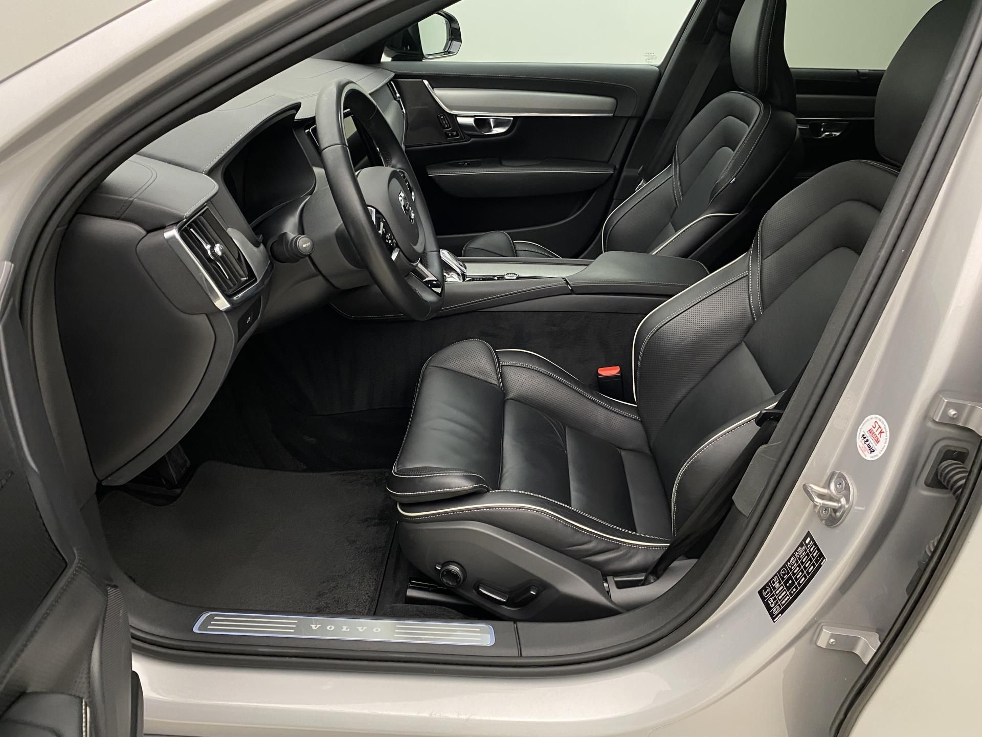 Volvo S90, B5 AWD BLACK ULTIMATE AUT CZ - fotka 3