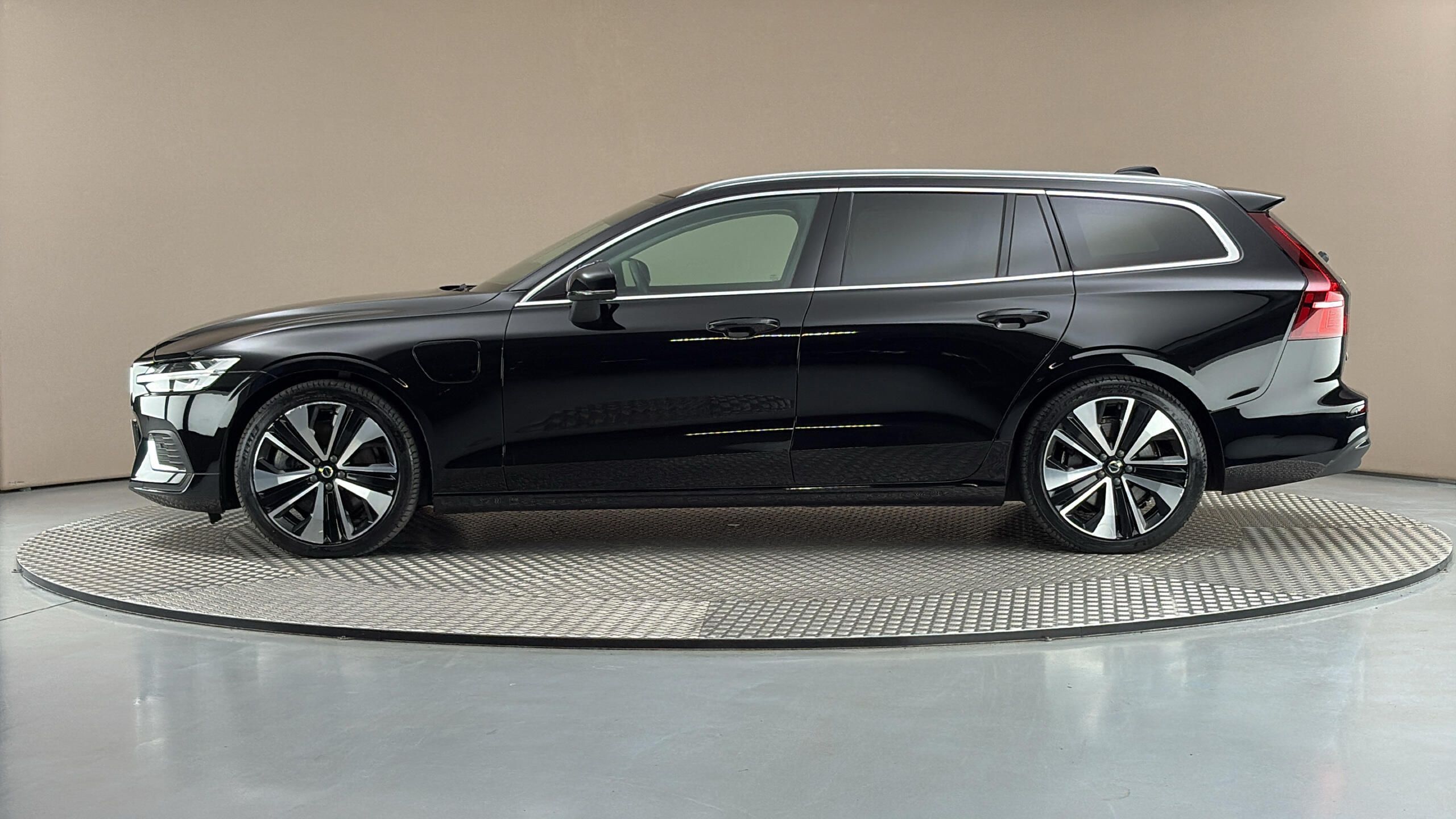 Volvo V60, 2.0 T6 AUT AWD Recharge Plus B - fotka 4