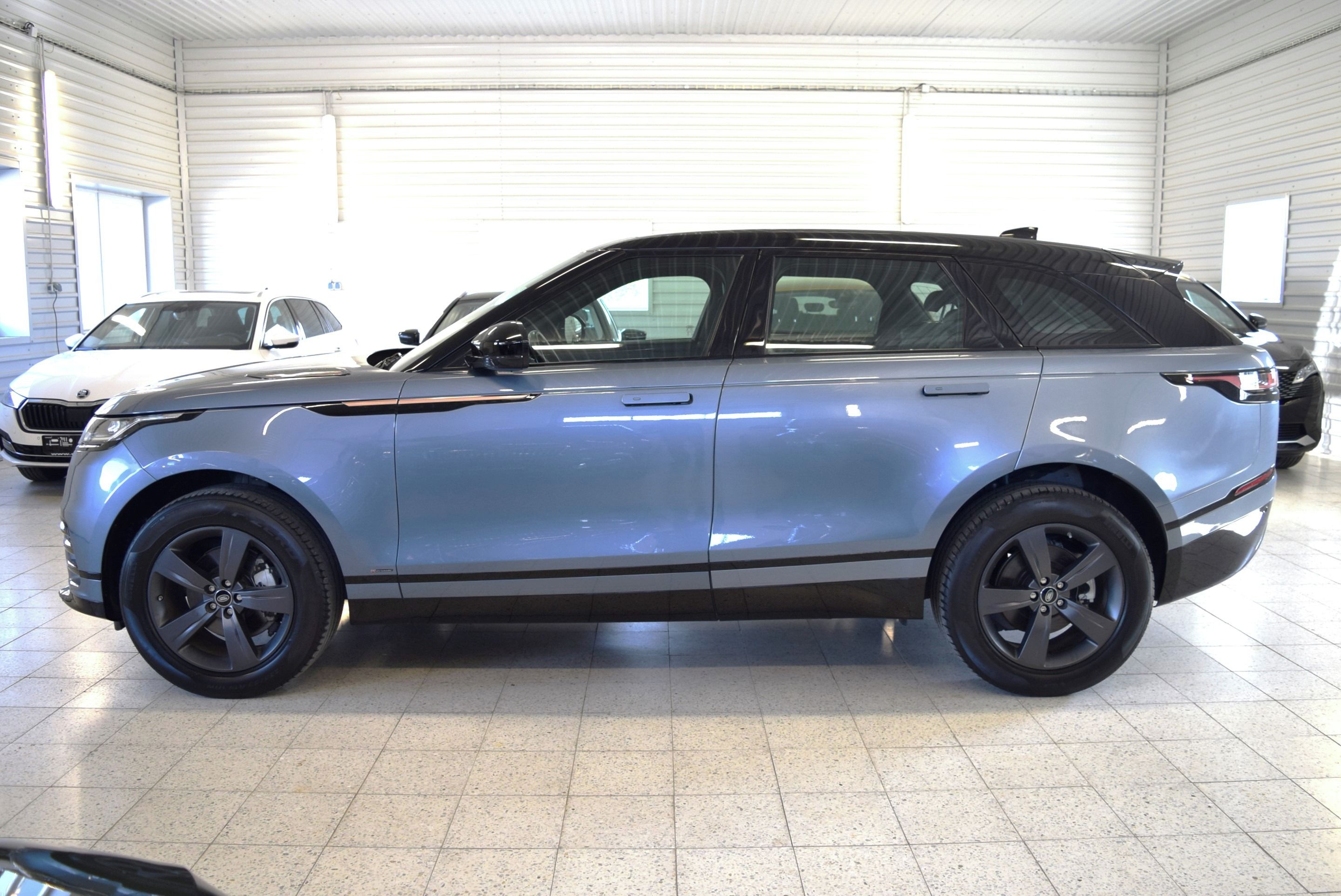 Land Rover Range Rover Velar, R-DYNAMIC AWD 2021-DPH - fotka 2