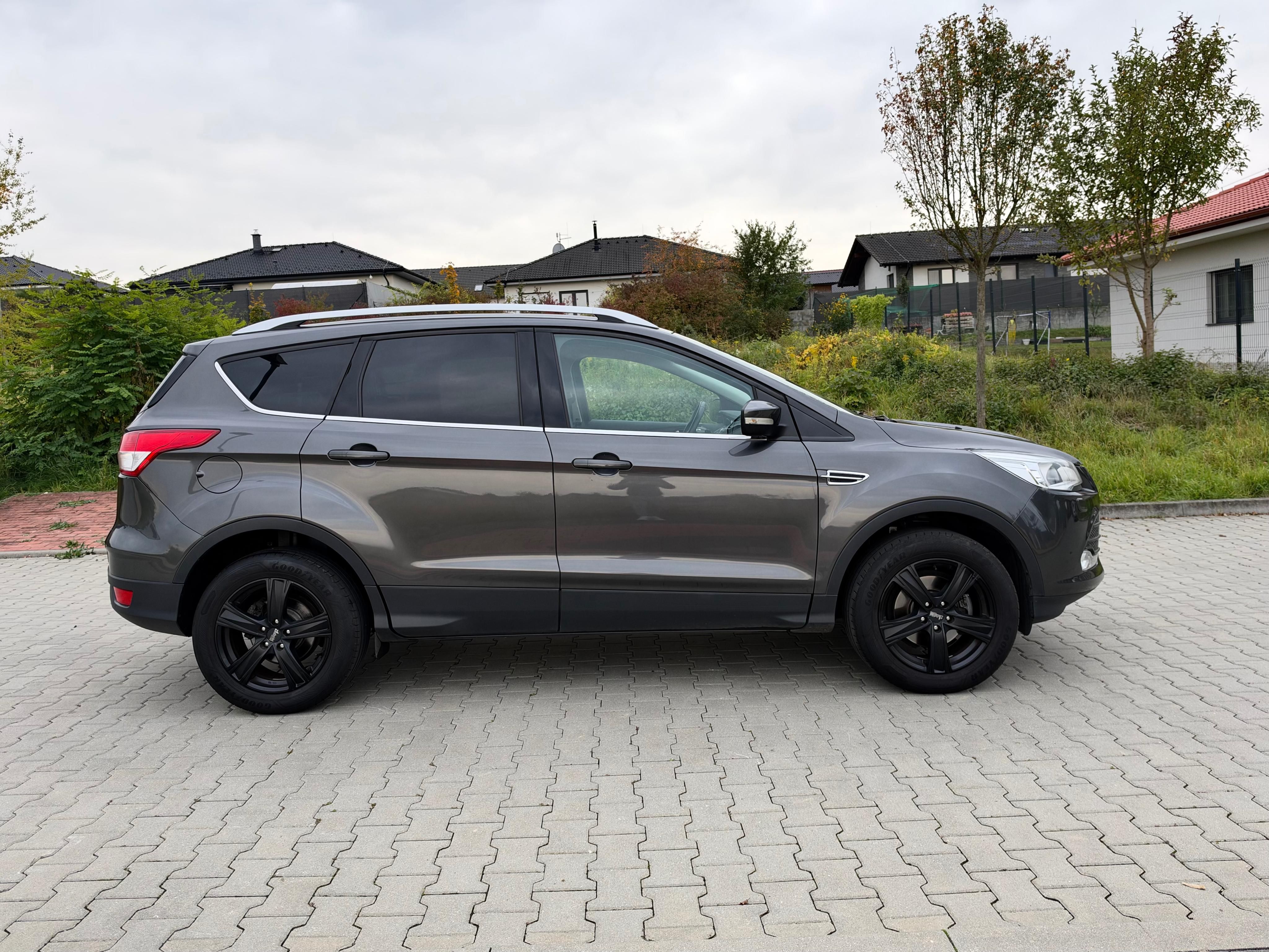 Ford Kuga, Po servise, Tažné, + Sada kol - fotka 2