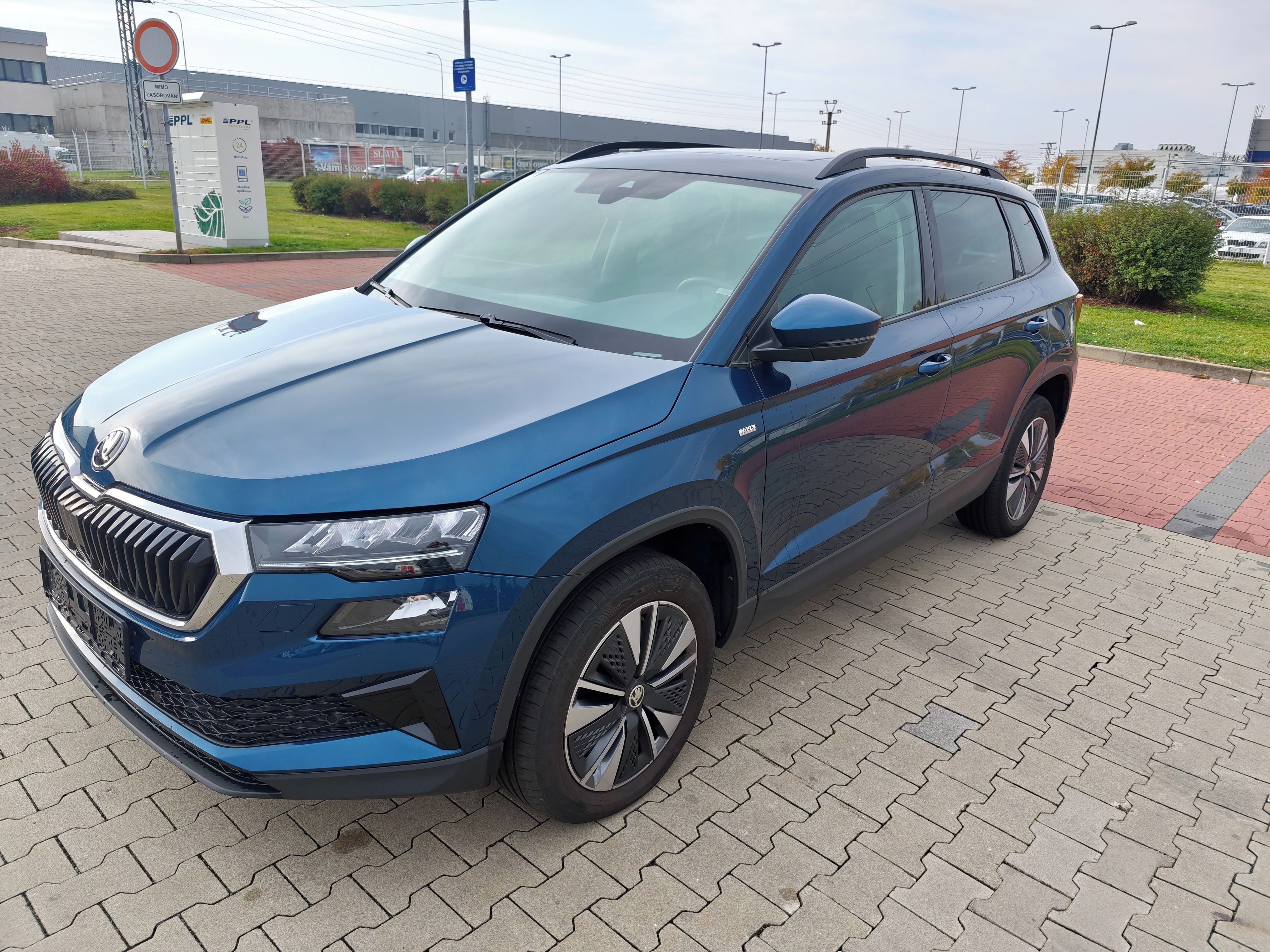 Škoda Karoq, Výbava Tour, panorama, tažné