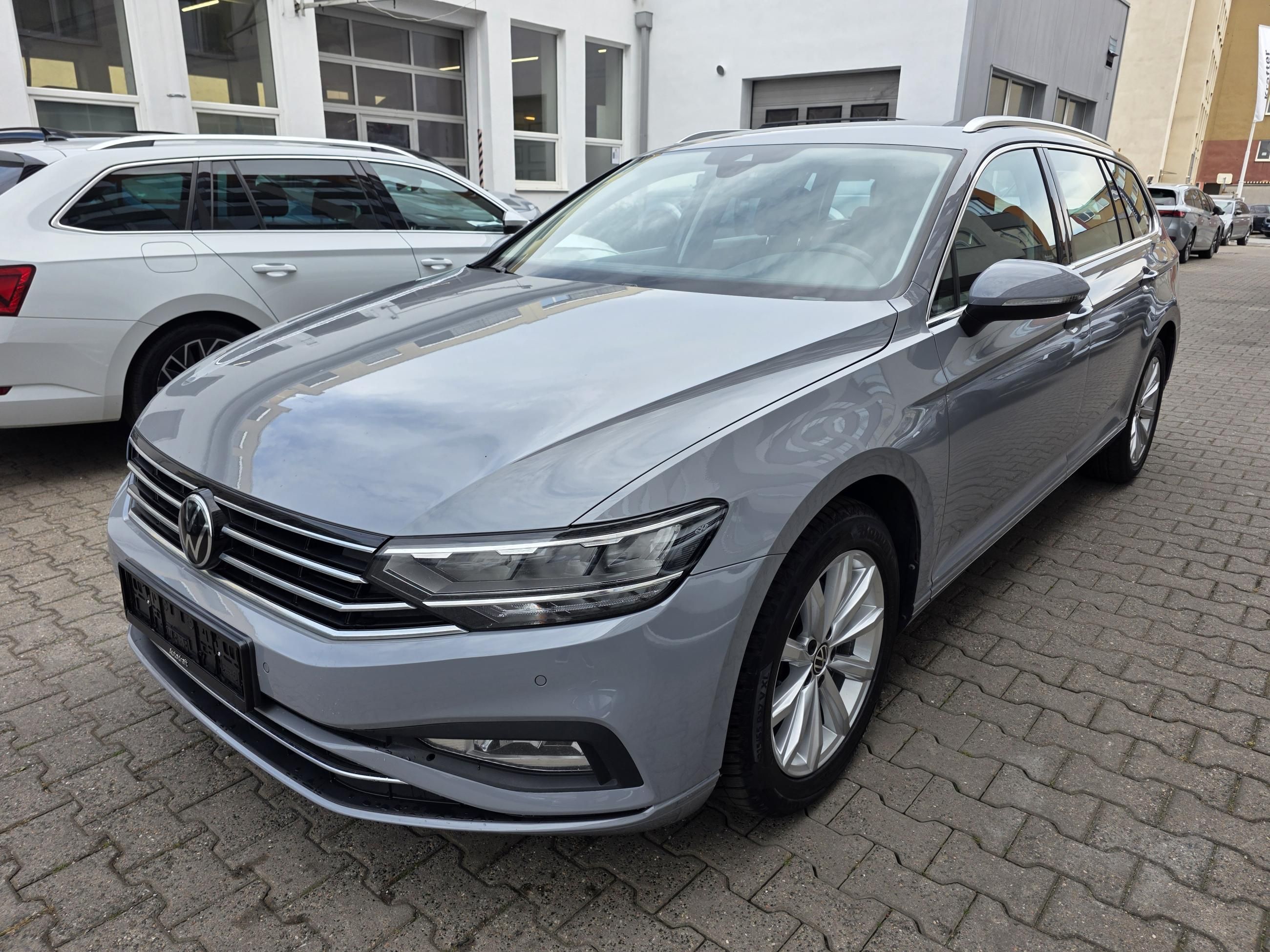 Volkswagen Passat, 2.0 TDI 110kW Manuál - fotka 2