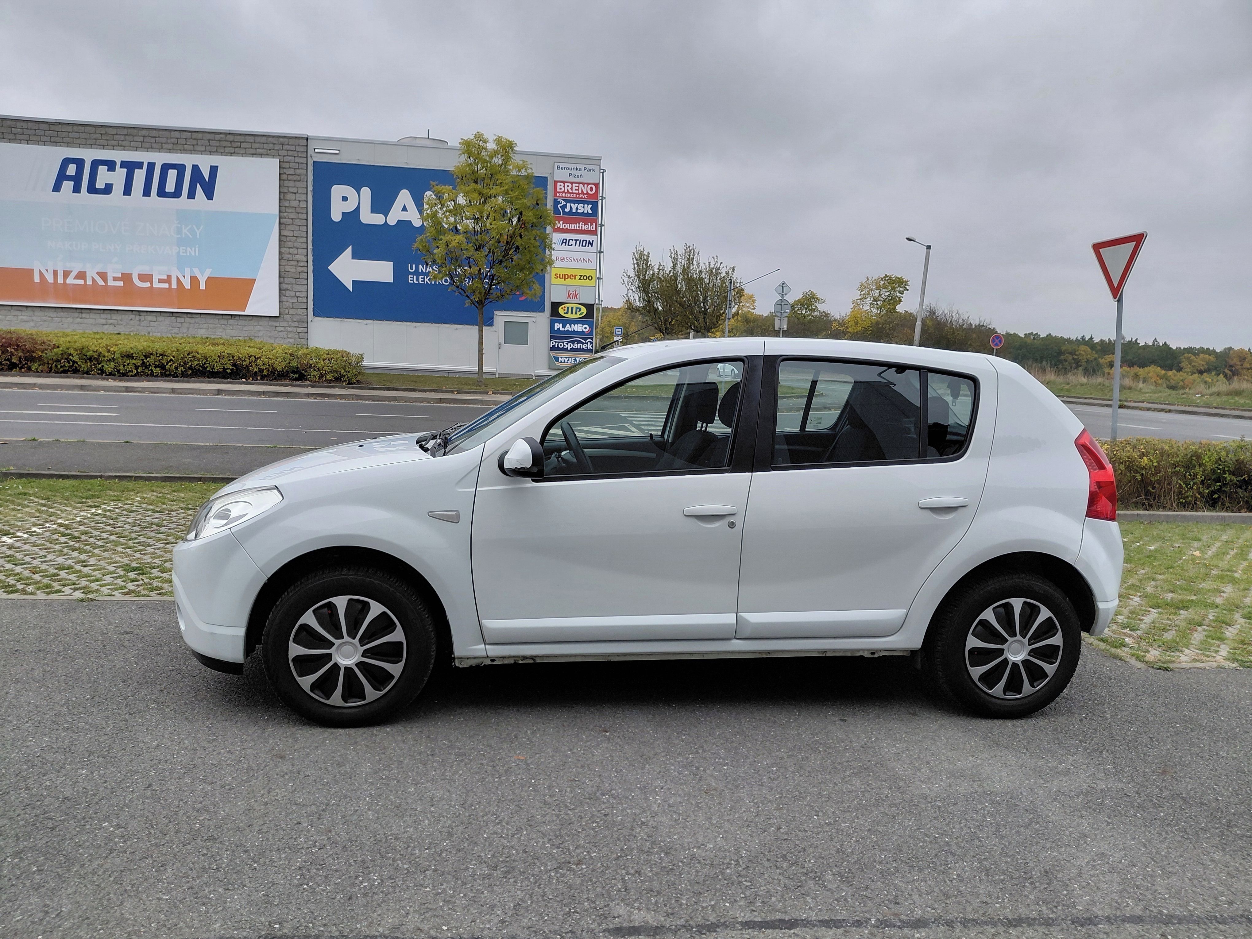 Dacia Sandero, 1.2i 2MAJ PERFEKTNÍ,STK 4/2028 - fotka 4