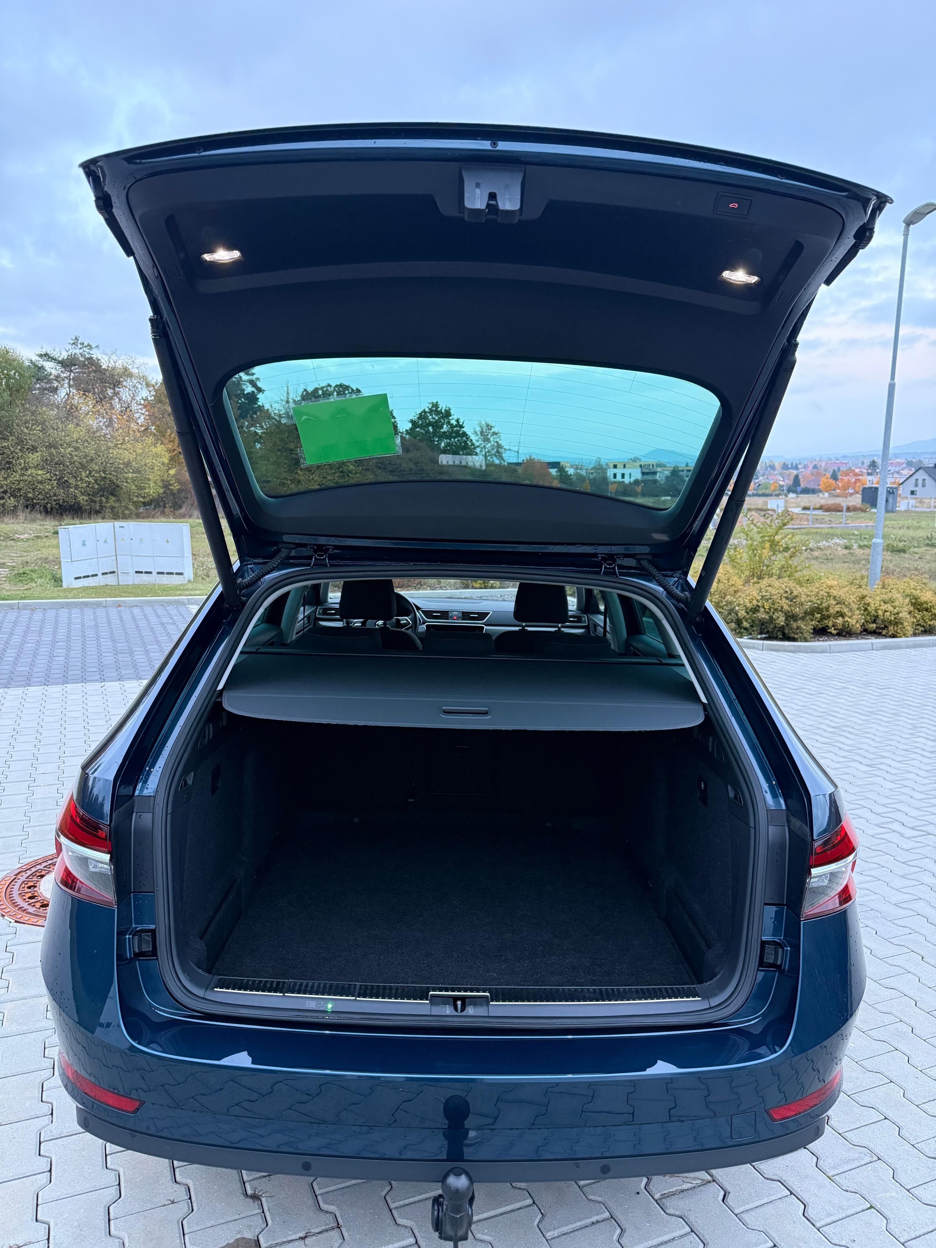 Škoda Superb, III Combi 2.0TDI 2023 MATRIX - fotka 5