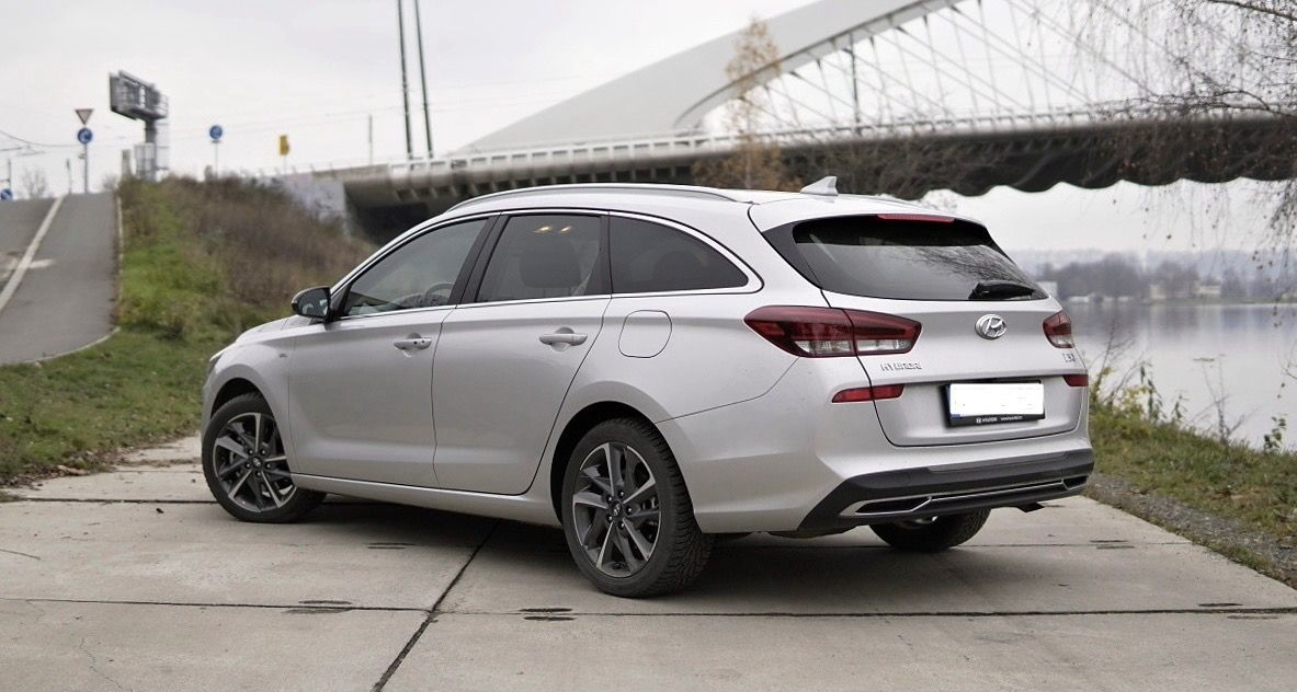 Hyundai i30, 1.6 CRDi 100 kW Style Premium - fotka 2