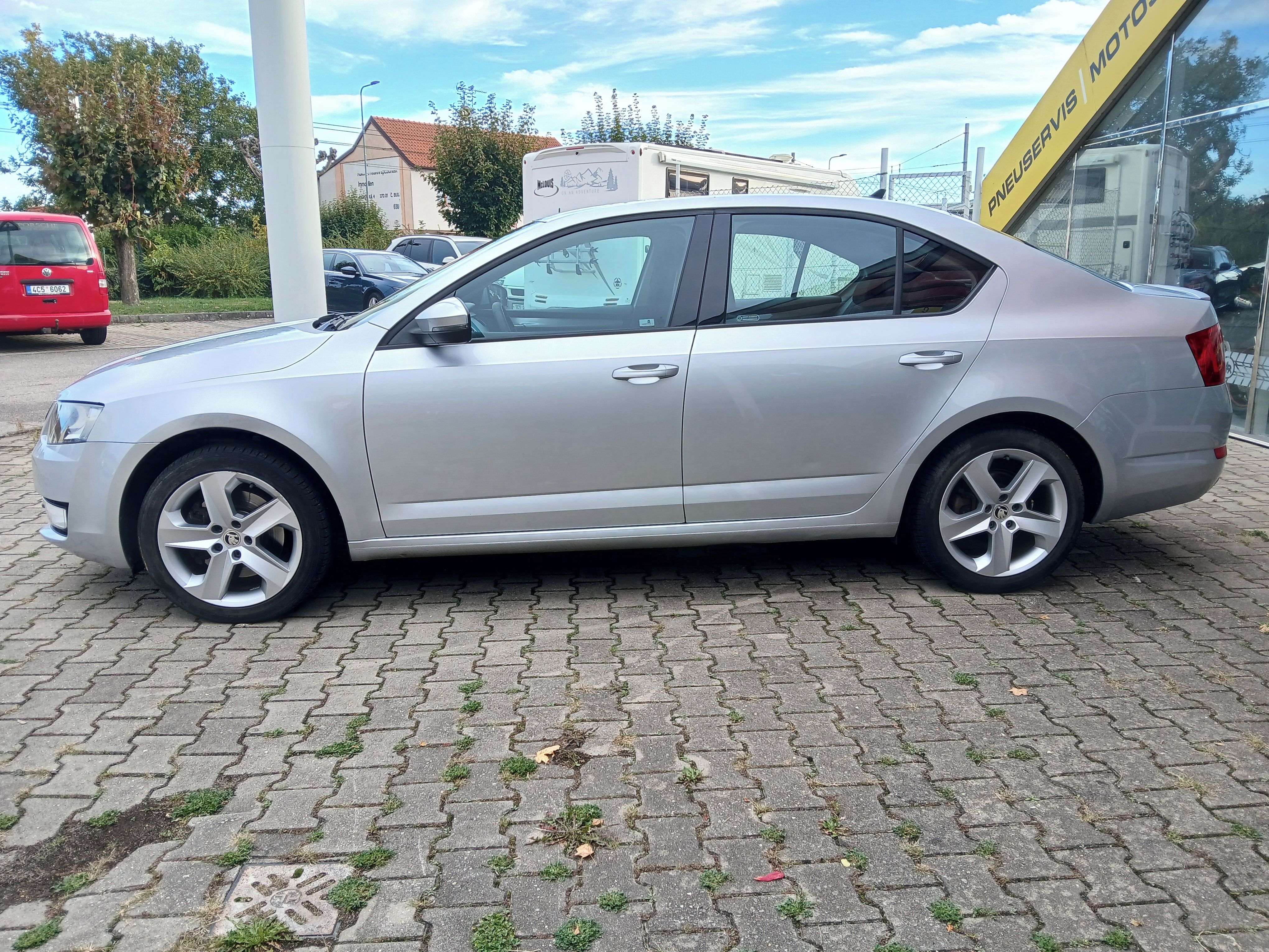 Škoda Octavia, 1.8TSI, 132kW, manuál, 1.maj. - fotka 2