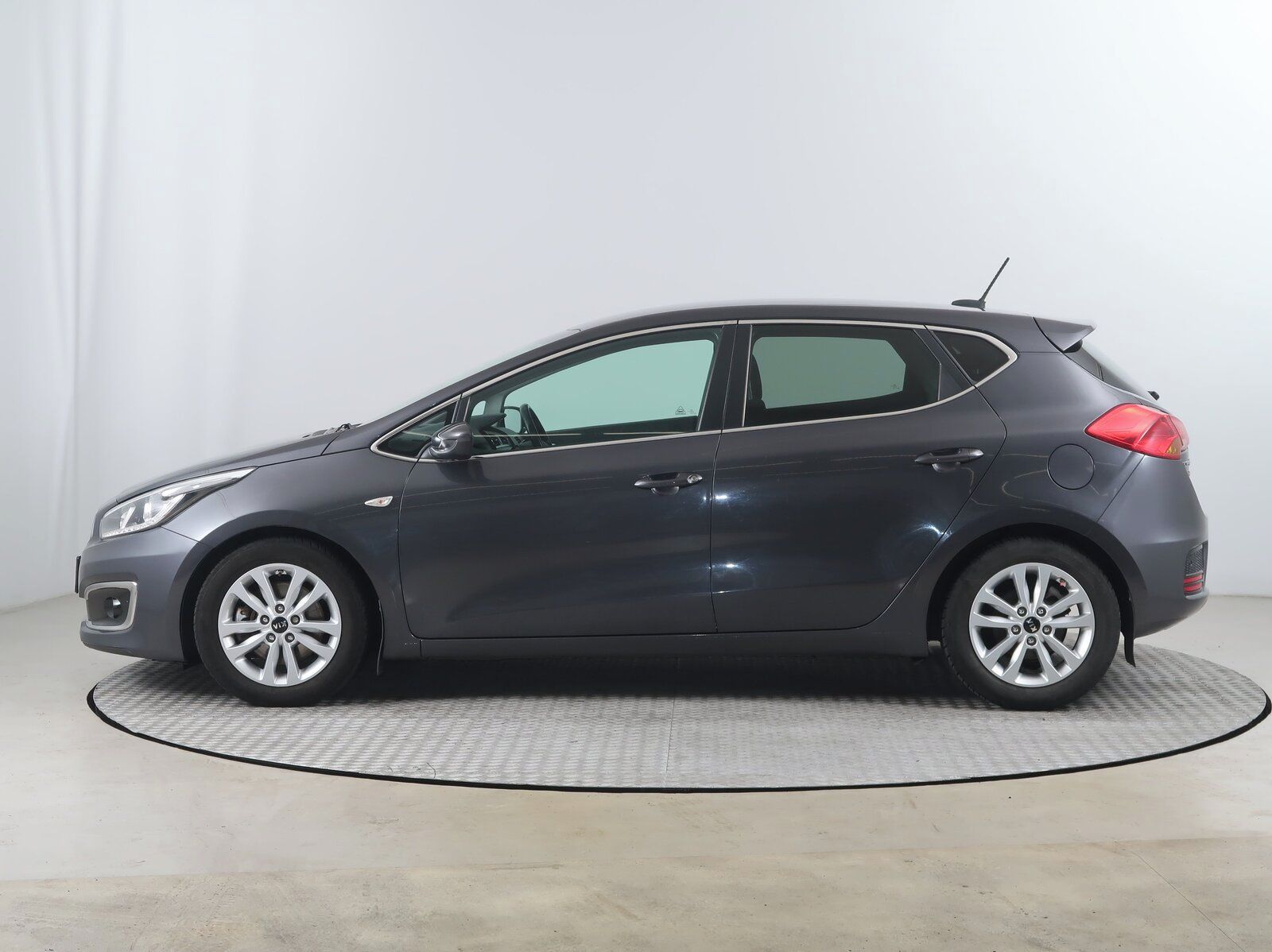 Kia Cee´d, 1.6 CRDi, Navi - fotka 3