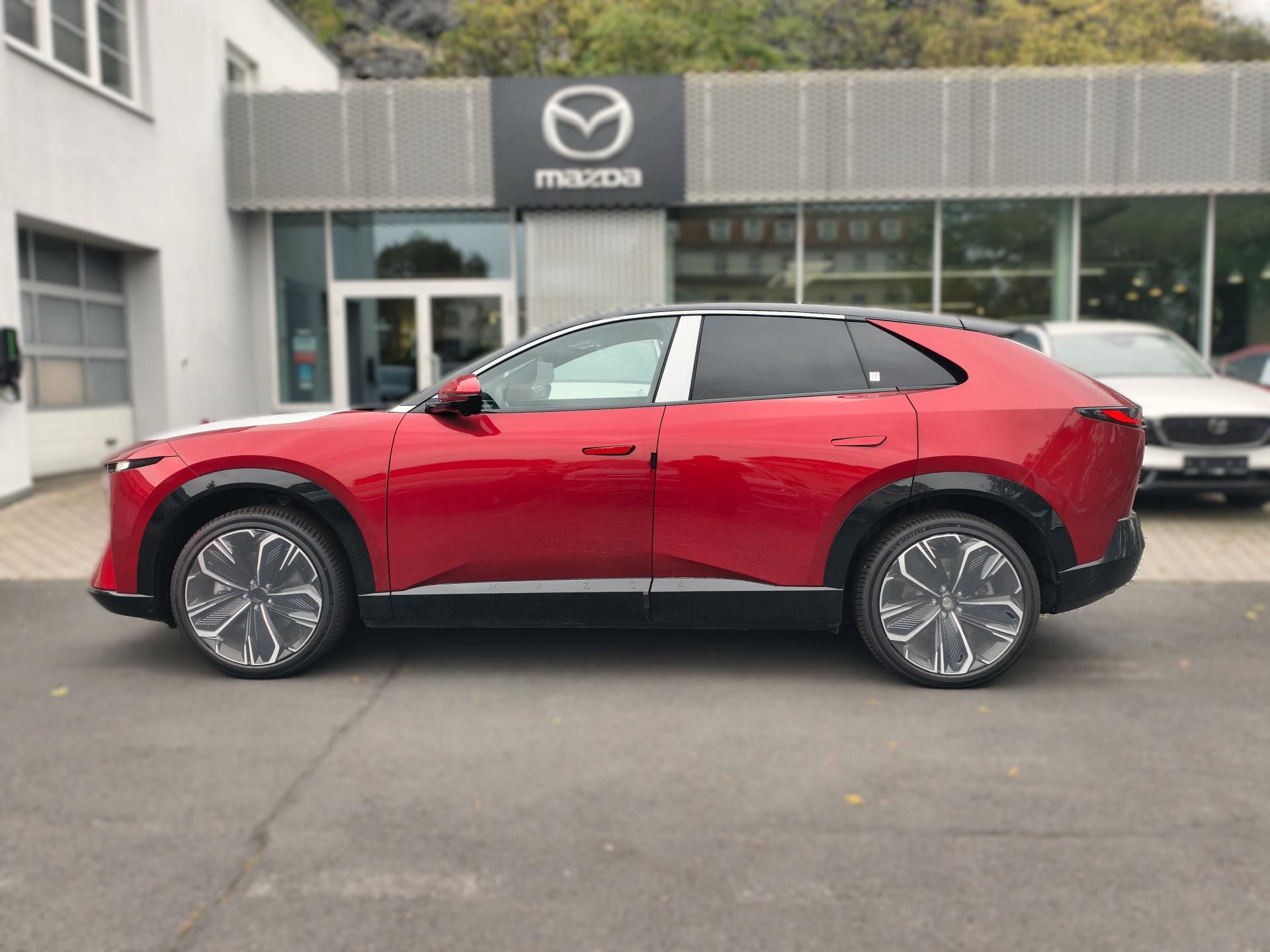 Mazda CX-6e, TAKUMI + dobíjecí karta 30.tis - fotka 2