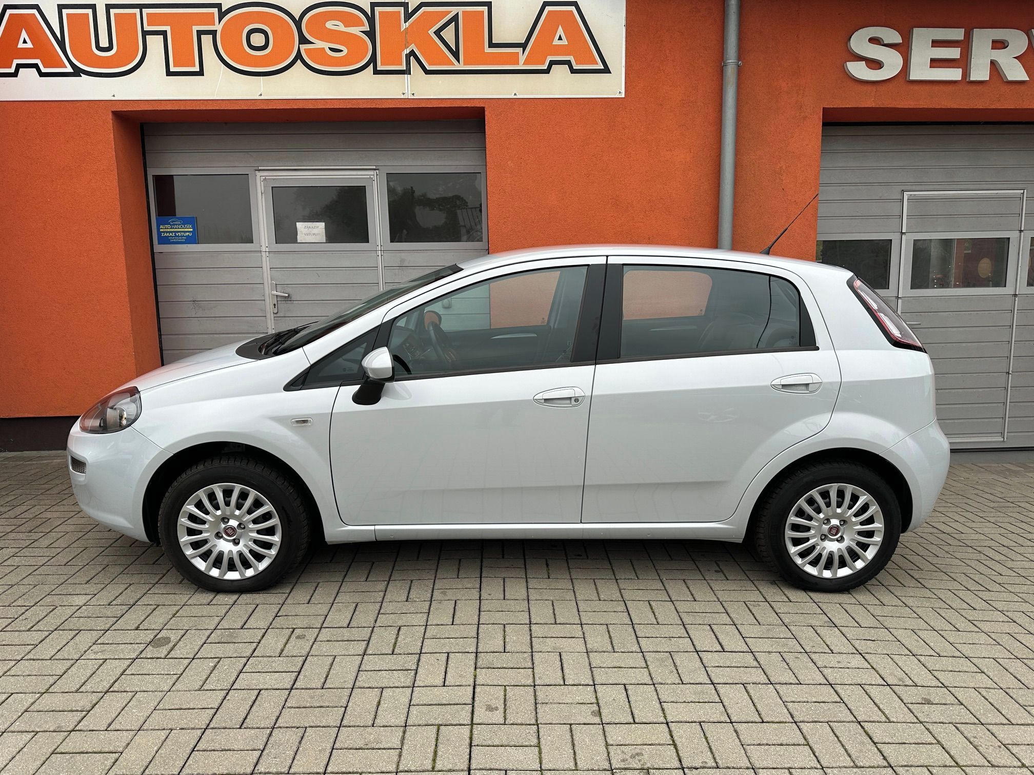 Fiat Punto, 1.4i 57kW 1.maj,tažné,2x kola - fotka 3