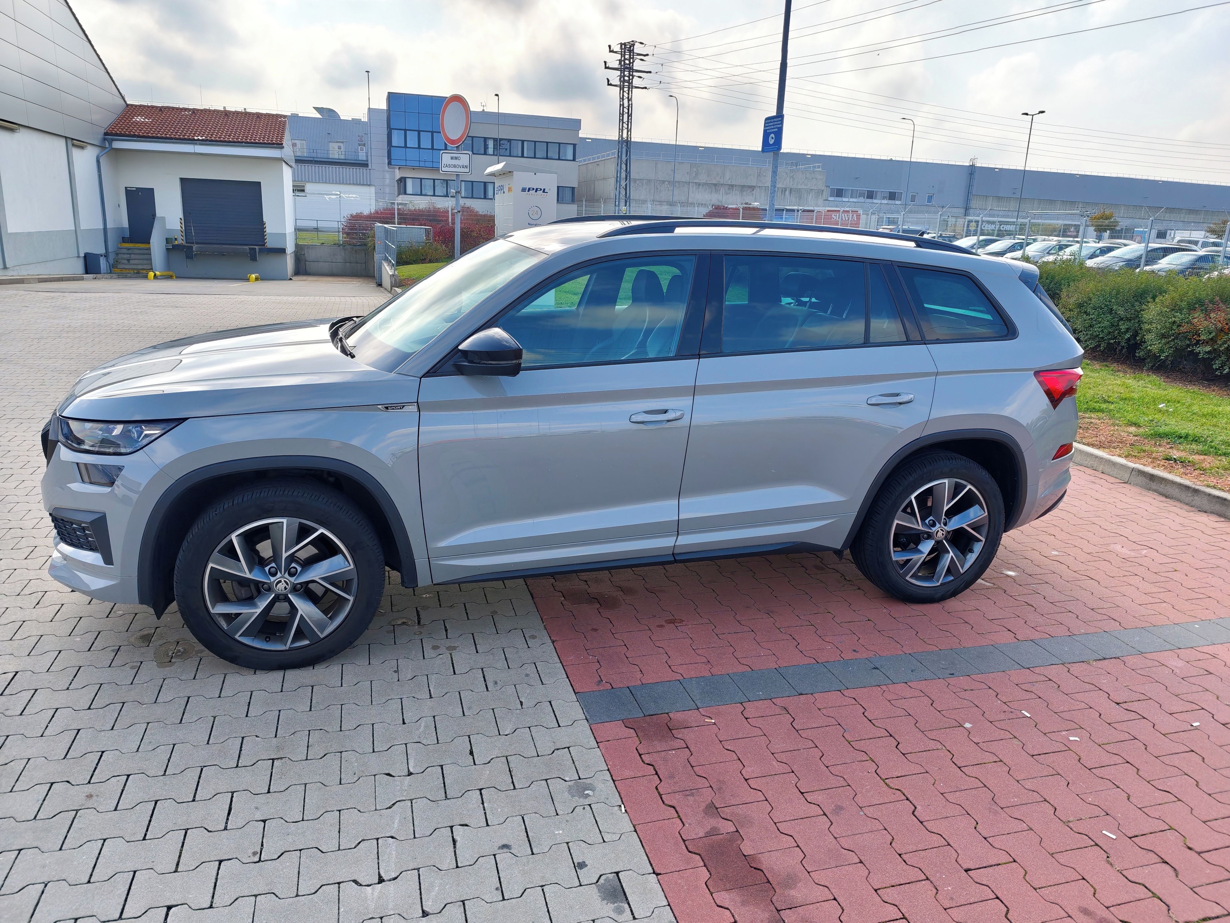 Škoda Kodiaq, Sportline, 7 míst, tažné - fotka 3