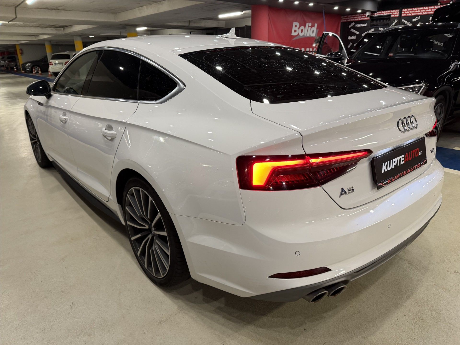 Audi A5, 2,0 TDI - S line manuál  Sport - fotka 4
