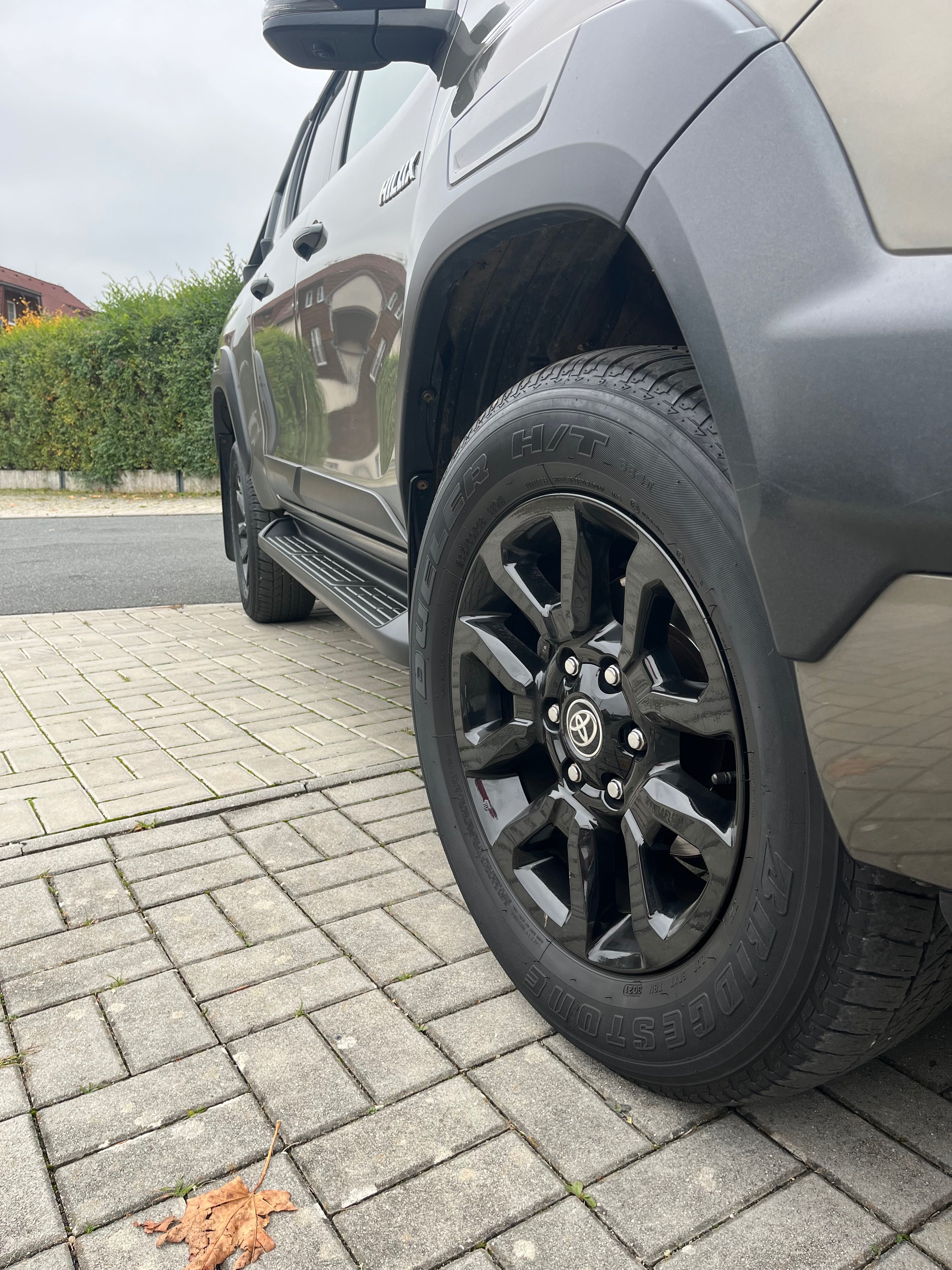 Toyota Hilux, 2.8 150 kW – INVICIBLE | 4x4 - fotka 6
