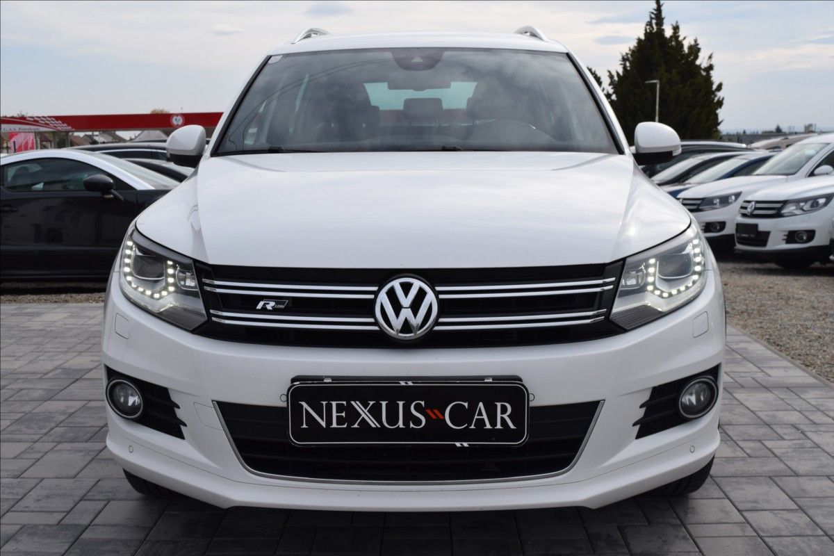 Volkswagen Tiguan, 2,0 TDi 81KW R-LINE - fotka 2