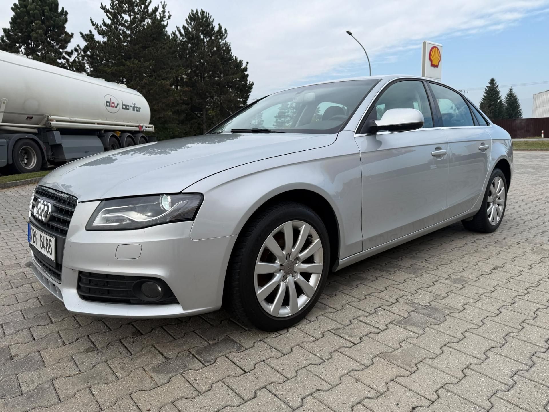 Audi A4, 2,0 TDI - fotka 3