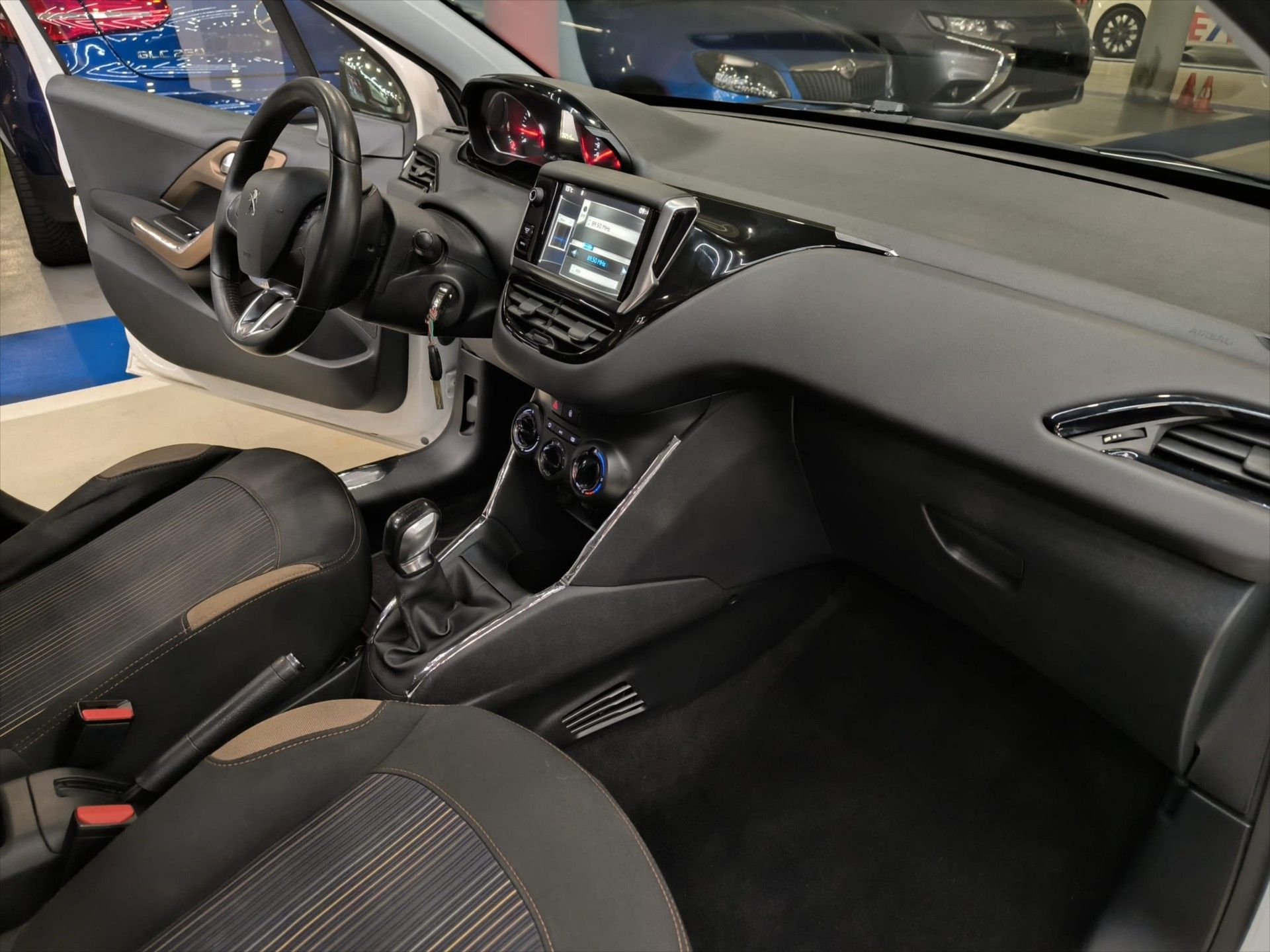 Peugeot 208, 1,2 NOVÉ ROZV  VTi 82 PURE TEC - fotka 5