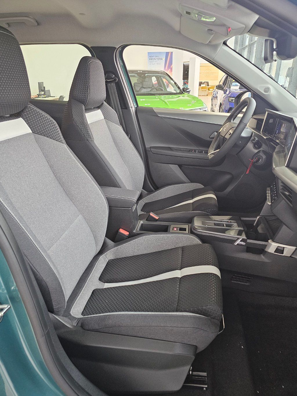 Opel Frontera, Edition 1.2 TURBO 100k MT6 - fotka 6