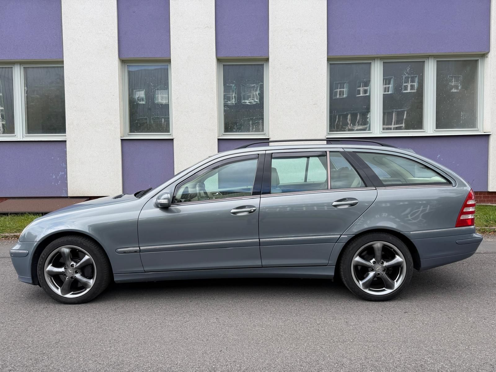 Mercedes-Benz Třídy C, 320 3,0 CDi Elegance - fotka 2