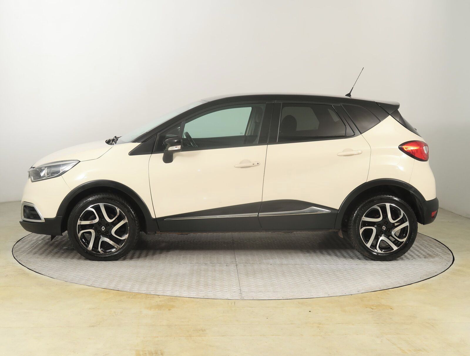 Renault Captur, 1.2 TCe, Automat - fotka 3