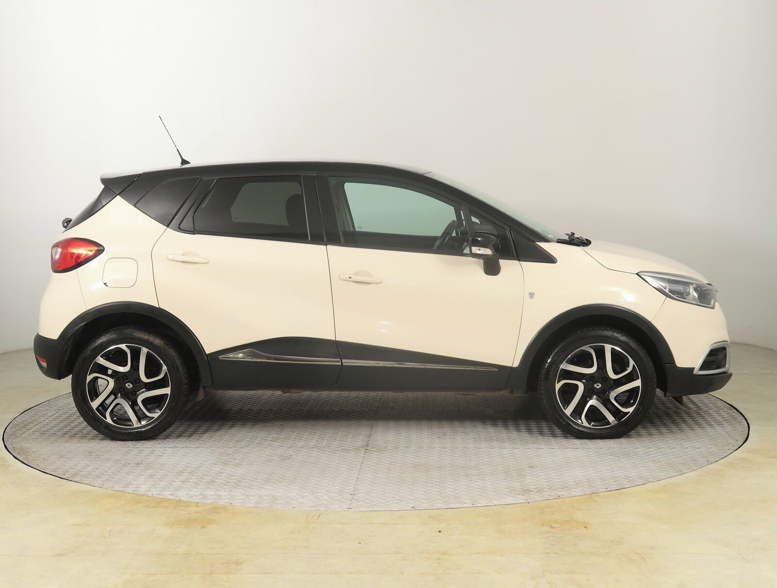Renault Captur, 1.2 TCe, Automat - fotka 6