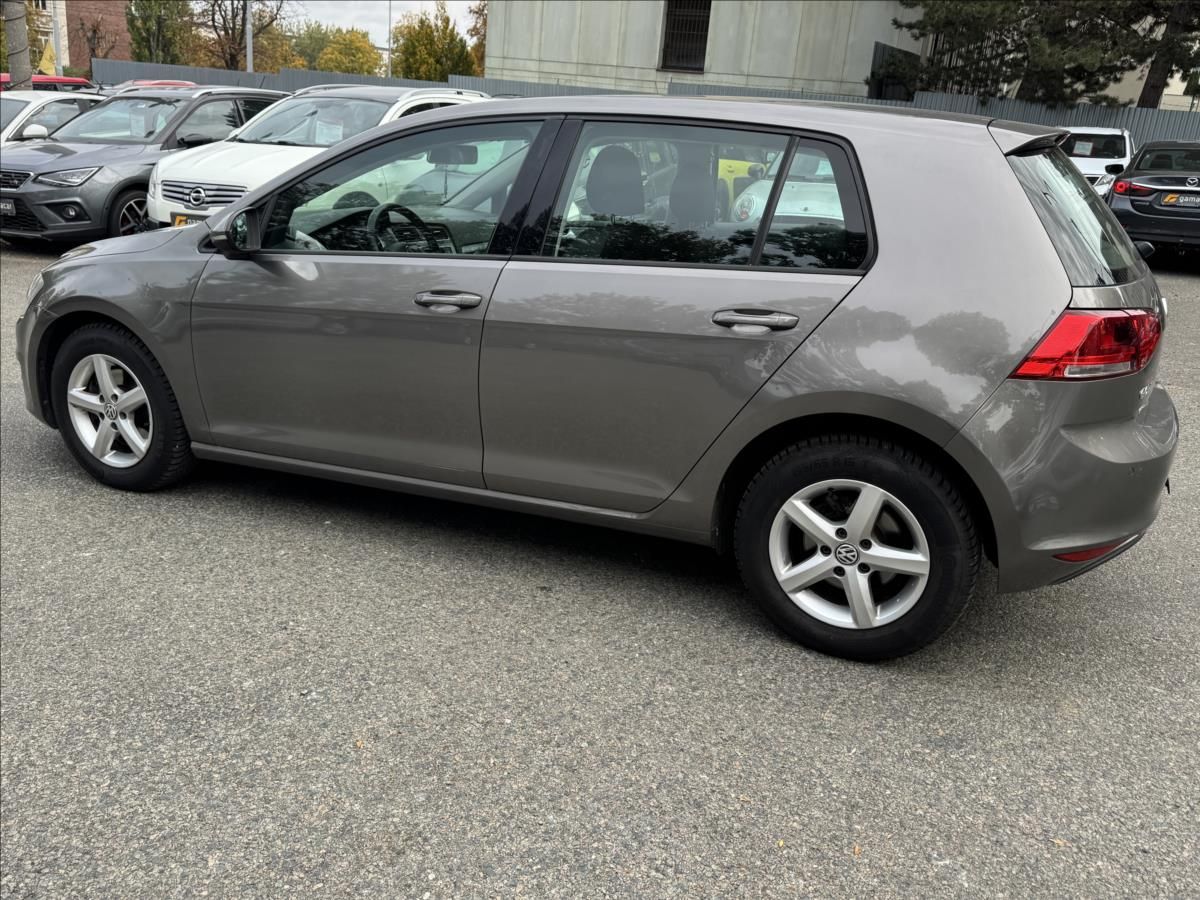 Volkswagen Golf, 1,2 krásný stav+Zmni pneu - fotka 6