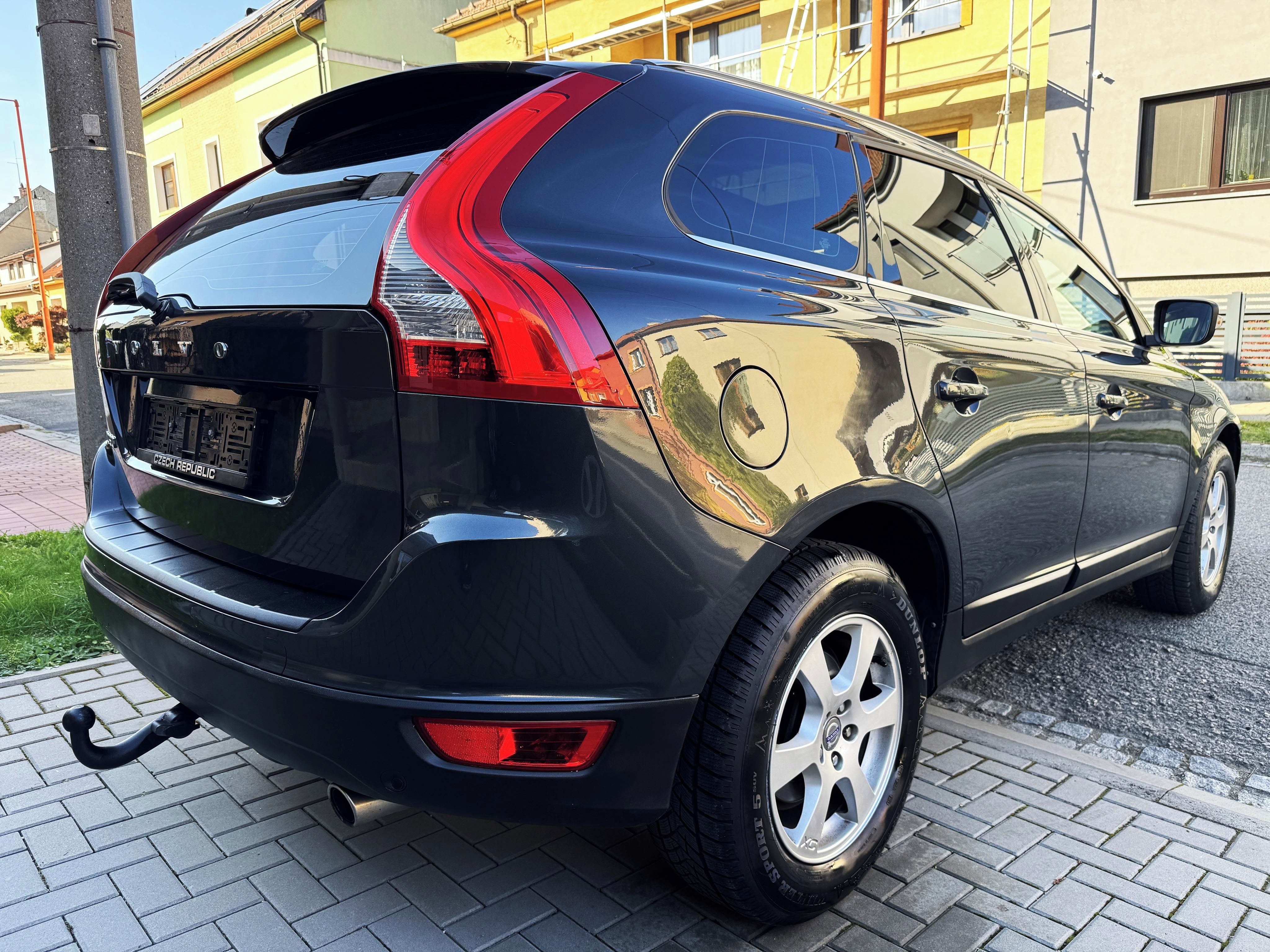 Volvo XC60, 2.4D4 4x4, KŮŽE, KAMERA, TAŽNÉ - fotka 5