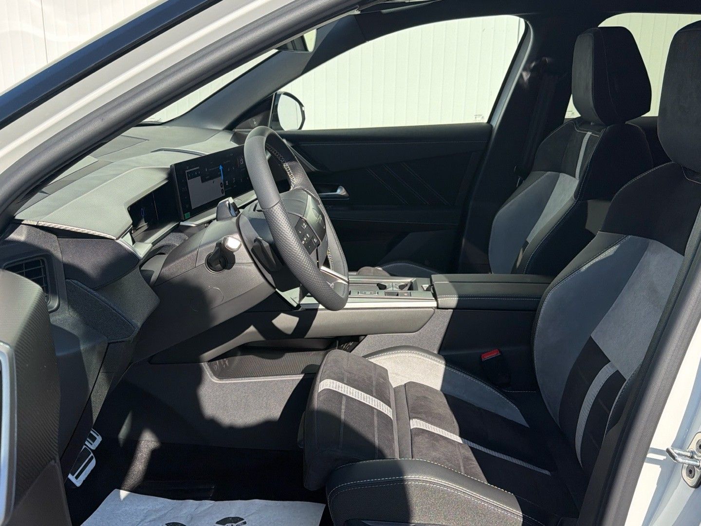 Opel Grandland, 1.2Hybrid Turbo 145k 107kW Ult - fotka 5