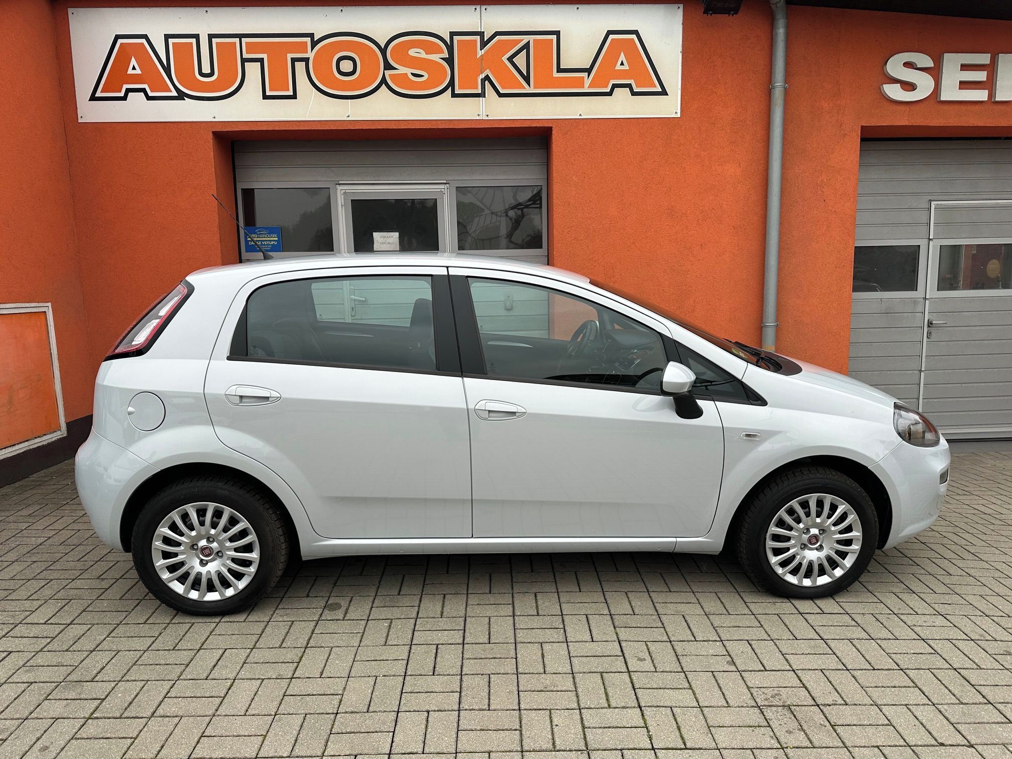 Fiat Punto, 1.4i 57kW 1.maj,tažné,2x kola - fotka 4