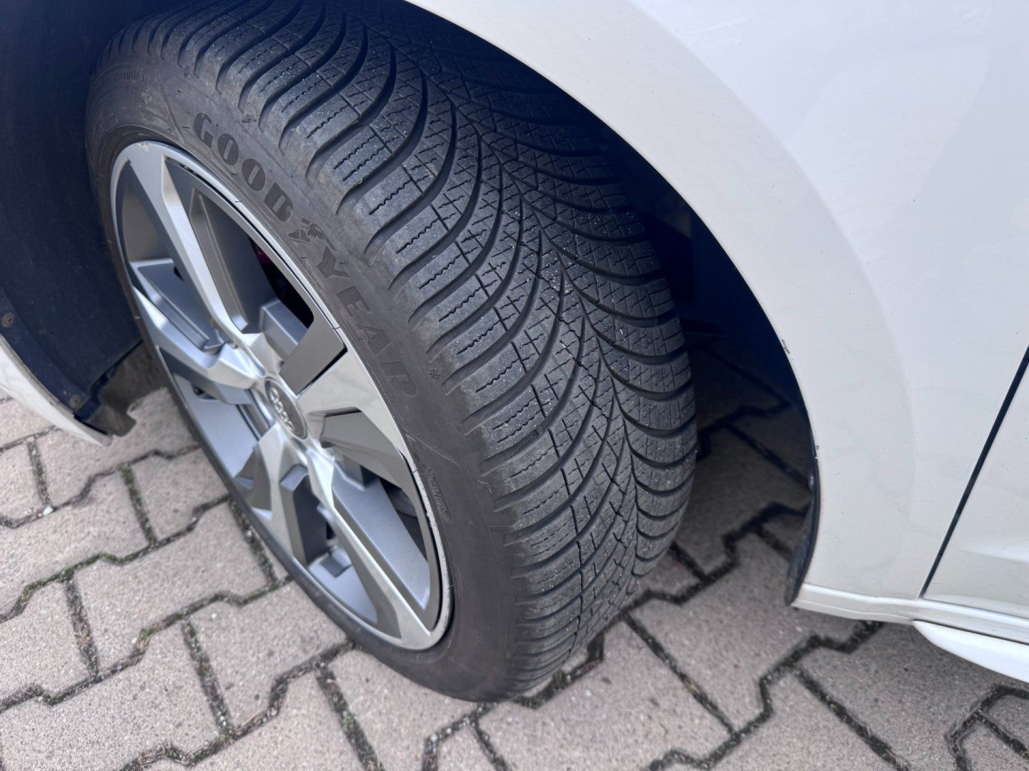 Audi A1, 2,0 TFSI 147 KW S-LINE DPH - fotka 2