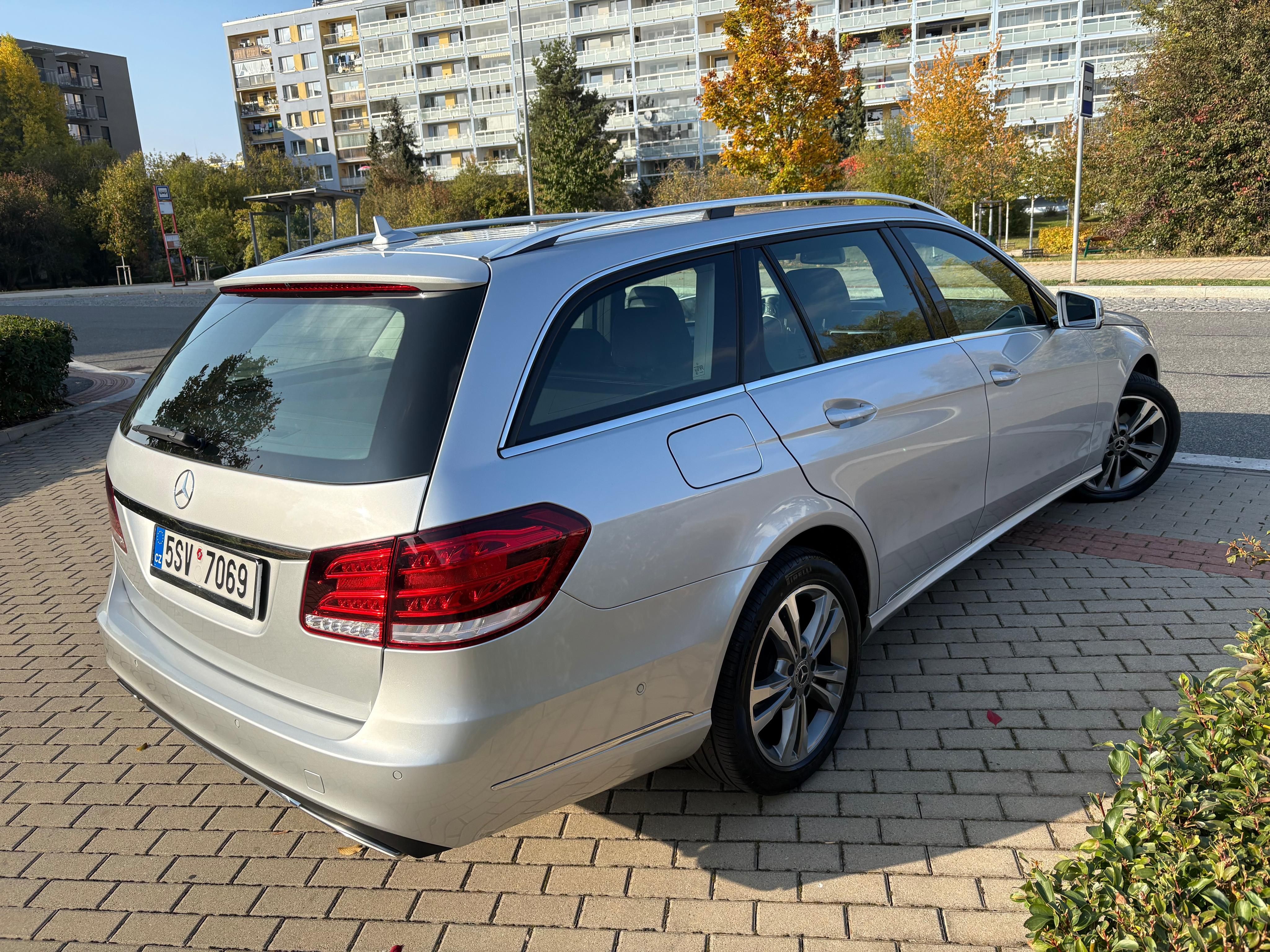Mercedes-Benz Třídy E, E200d Automat - fotka 3