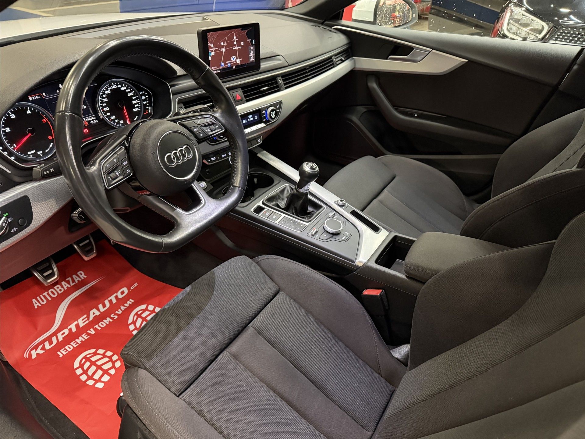 Audi A5, 2,0 TDI - S line manuál  Sport - fotka 5