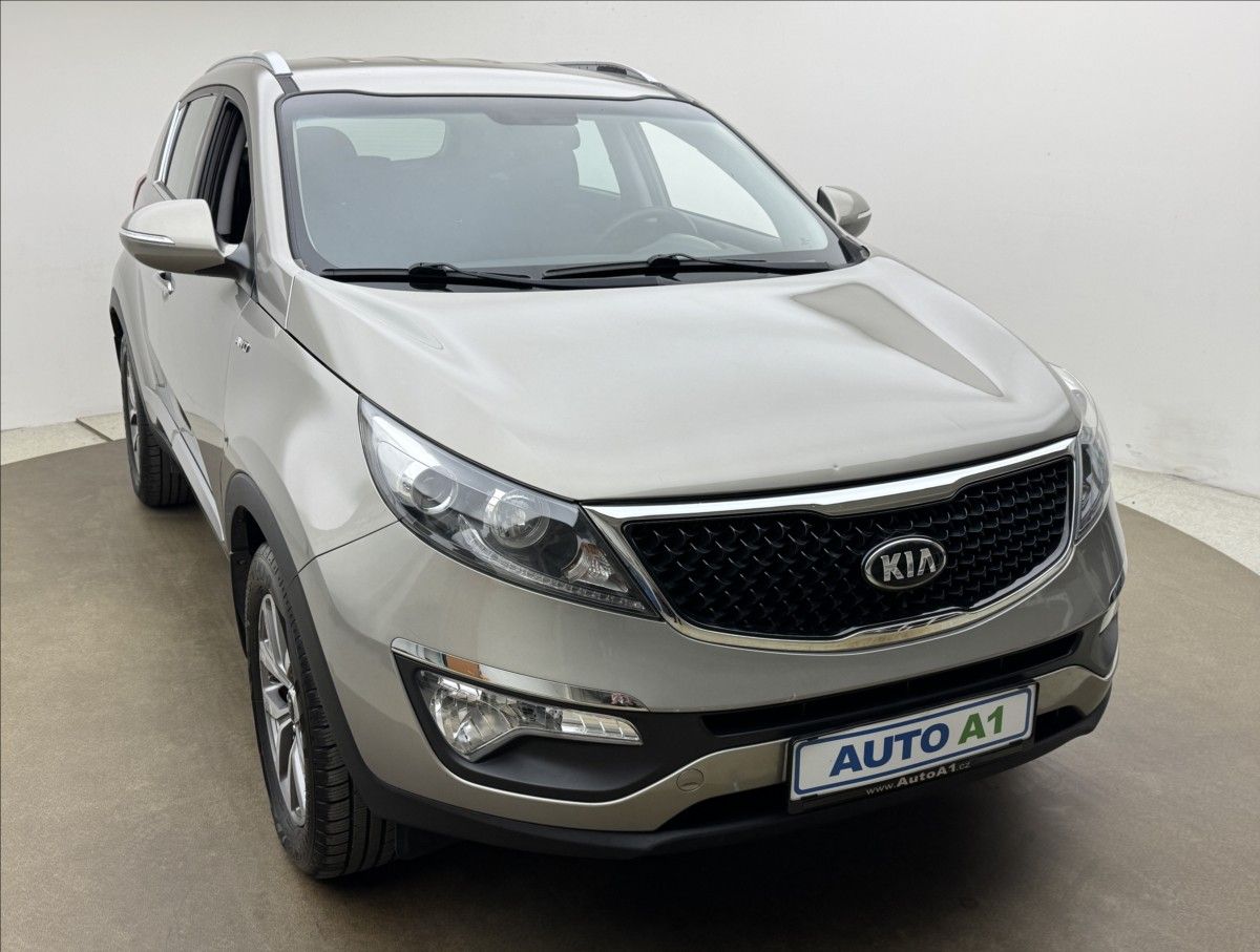Kia Sportage, 2,0 4X4 DPH VÝHŘEV TAŽNÉ ČR - fotka 3