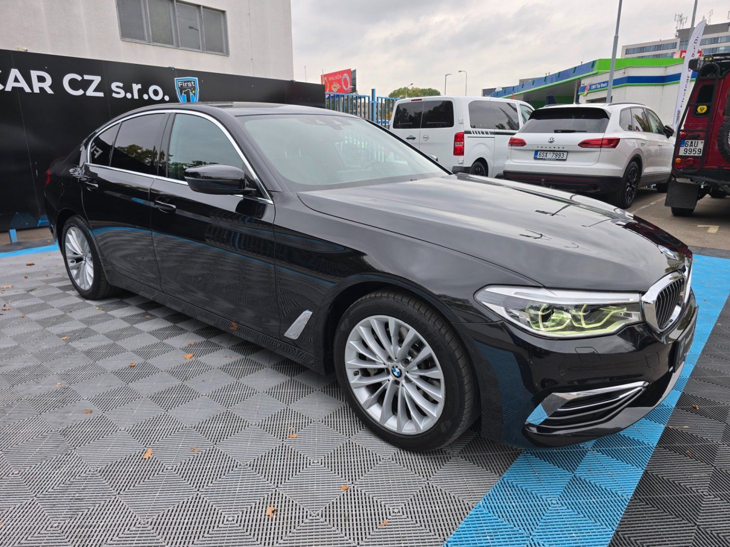 BMW Řada 5, 530d xDrive/ČR/2.MAJ/LUXURY - fotka 5