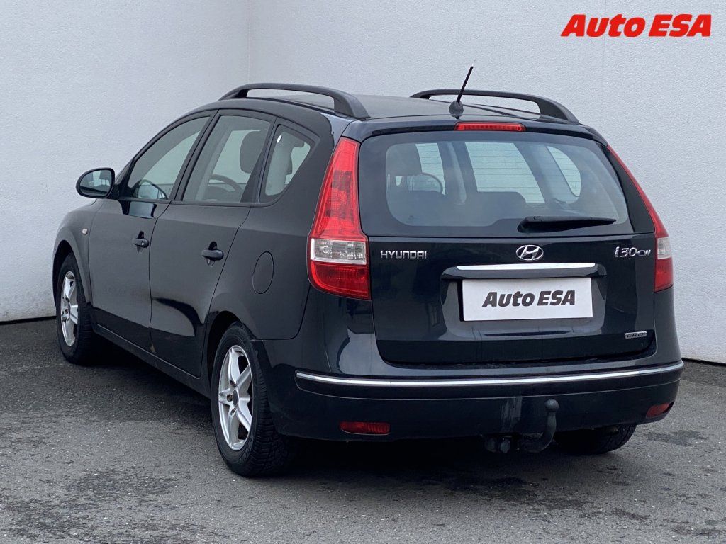 Hyundai i30, 1.6 CRDI,AC,tažné - fotka 6