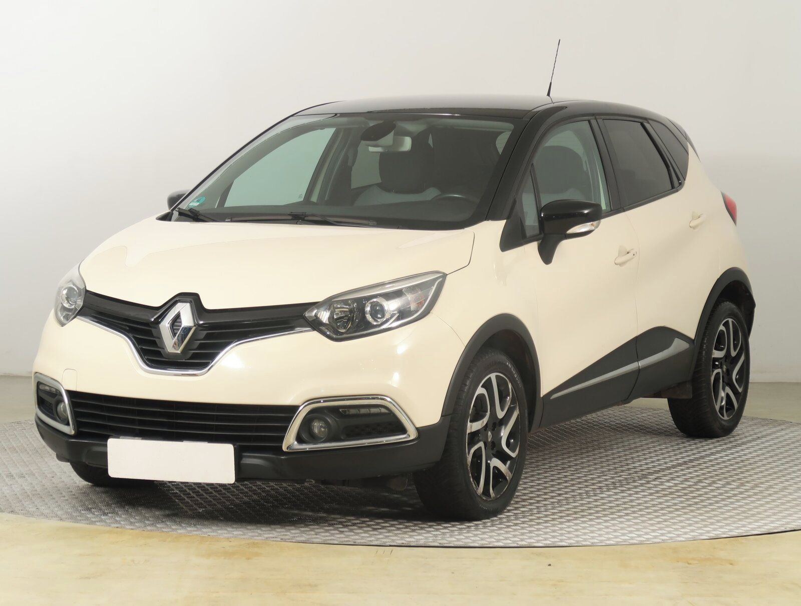 Renault Captur, 1.2 TCe, Automat - fotka 2