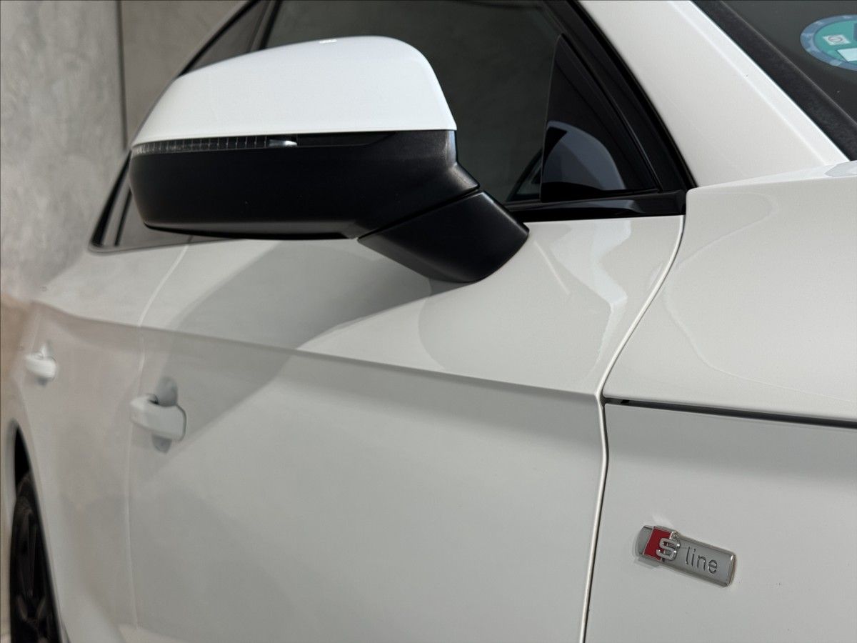 Audi Q5, 2,0 TDi  Quattro S-Line Assist - fotka 6