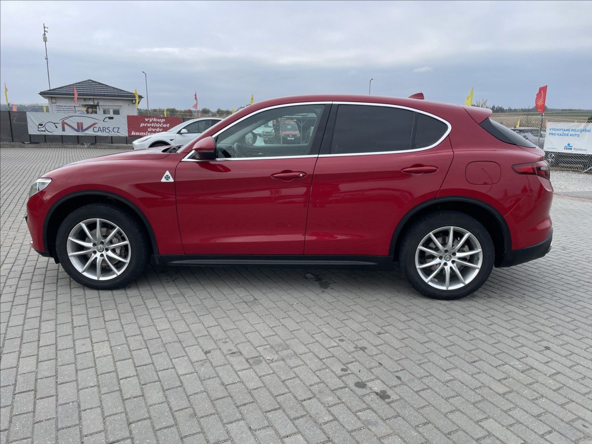 Alfa Romeo Stelvio, 2,0 Turbo 280k Q4 AT8 4x4 Tažn - fotka 2