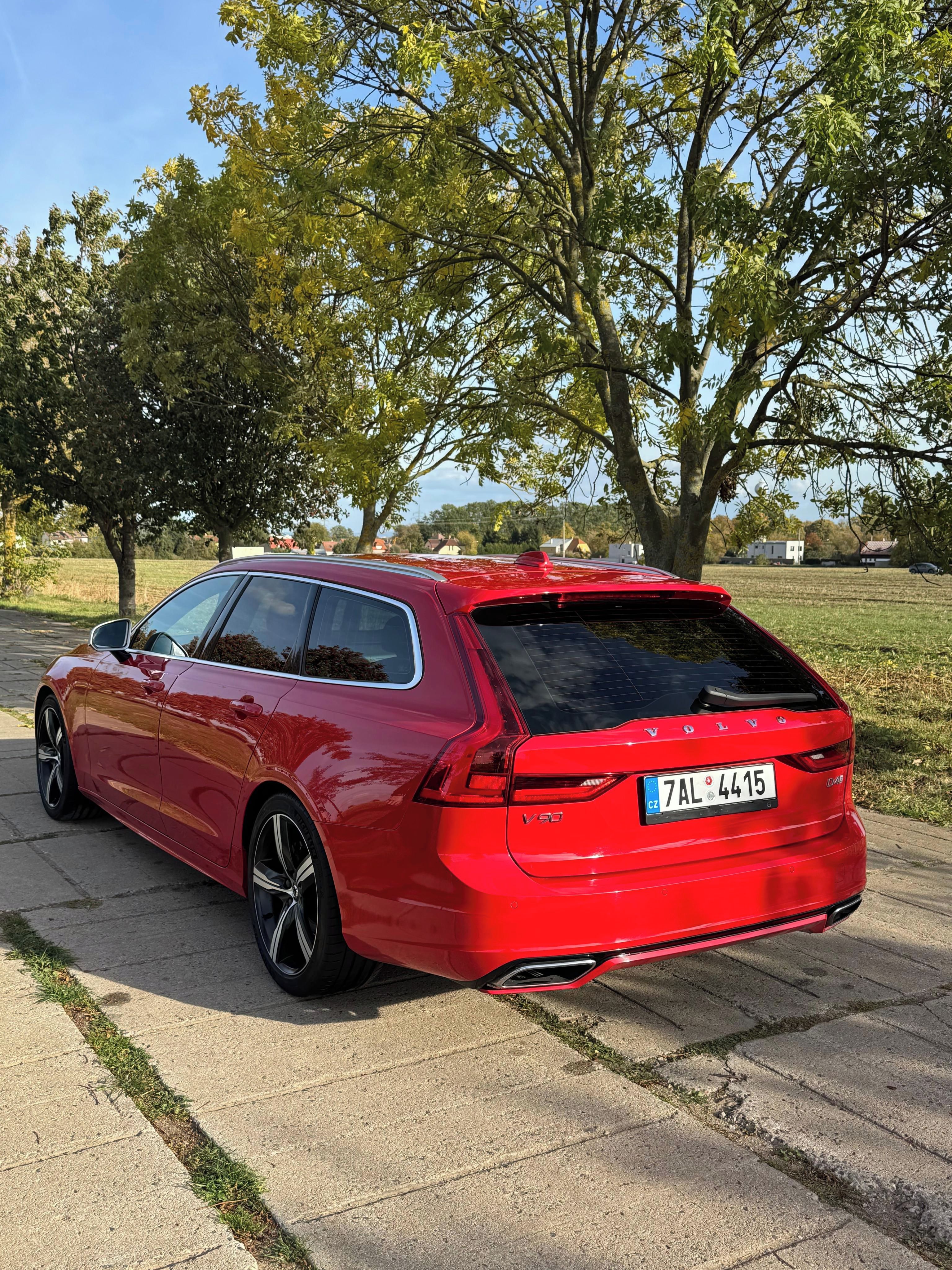 Volvo V90, D4 R-Design | odpočet DPH - fotka 6