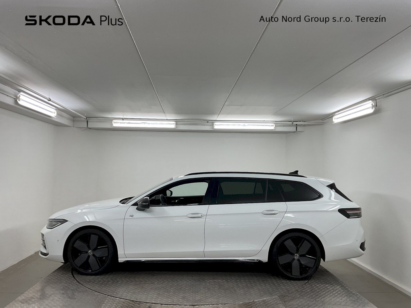 Volkswagen Passat, R-Line 2,0 TDI 142 kW 4MOT - fotka 3