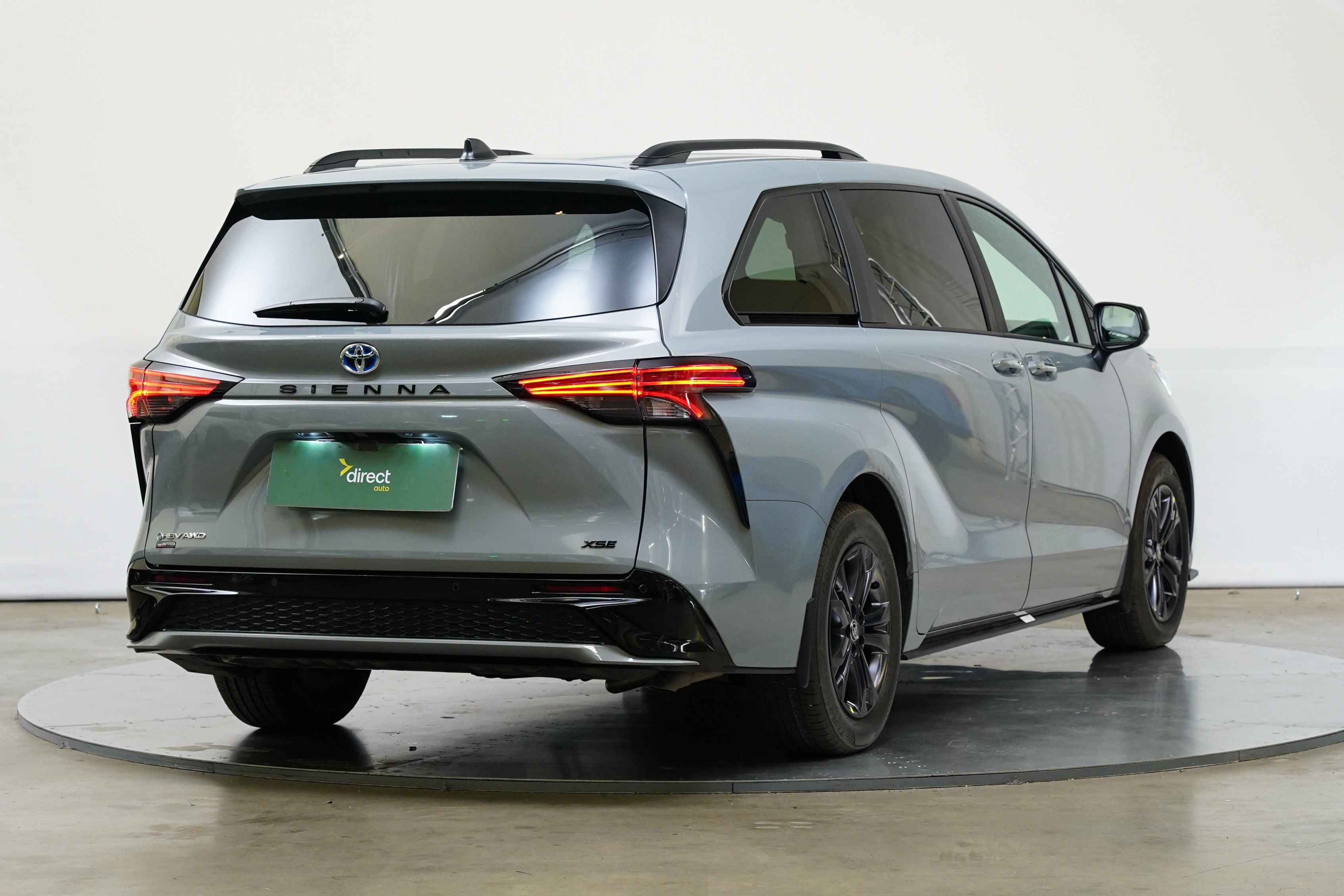 Toyota Sienna, 2.5 HEV 180 kW CVT AWD XSE - fotka 2