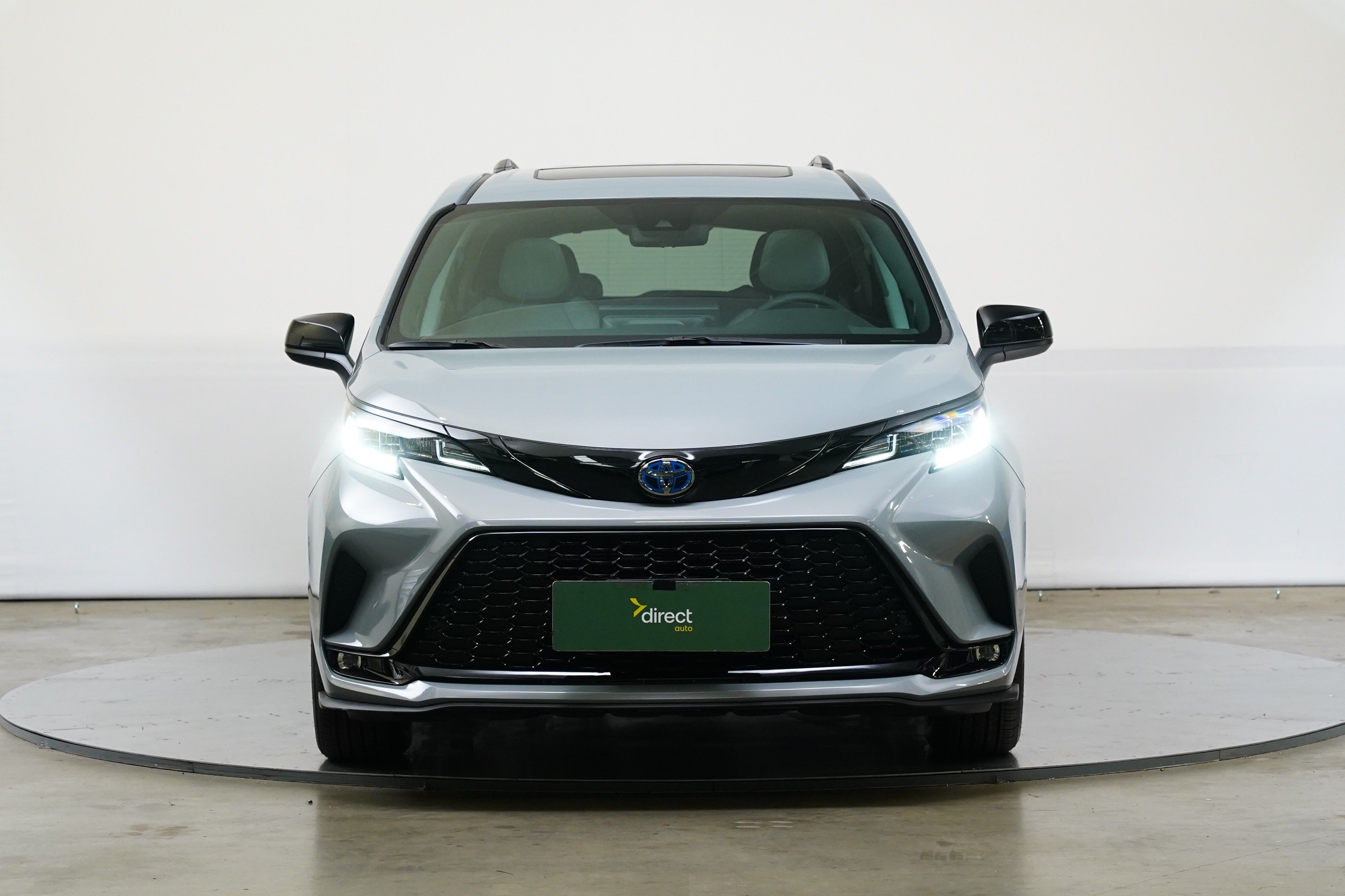 Toyota Sienna, 2.5 HEV 180 kW CVT AWD XSE - fotka 4
