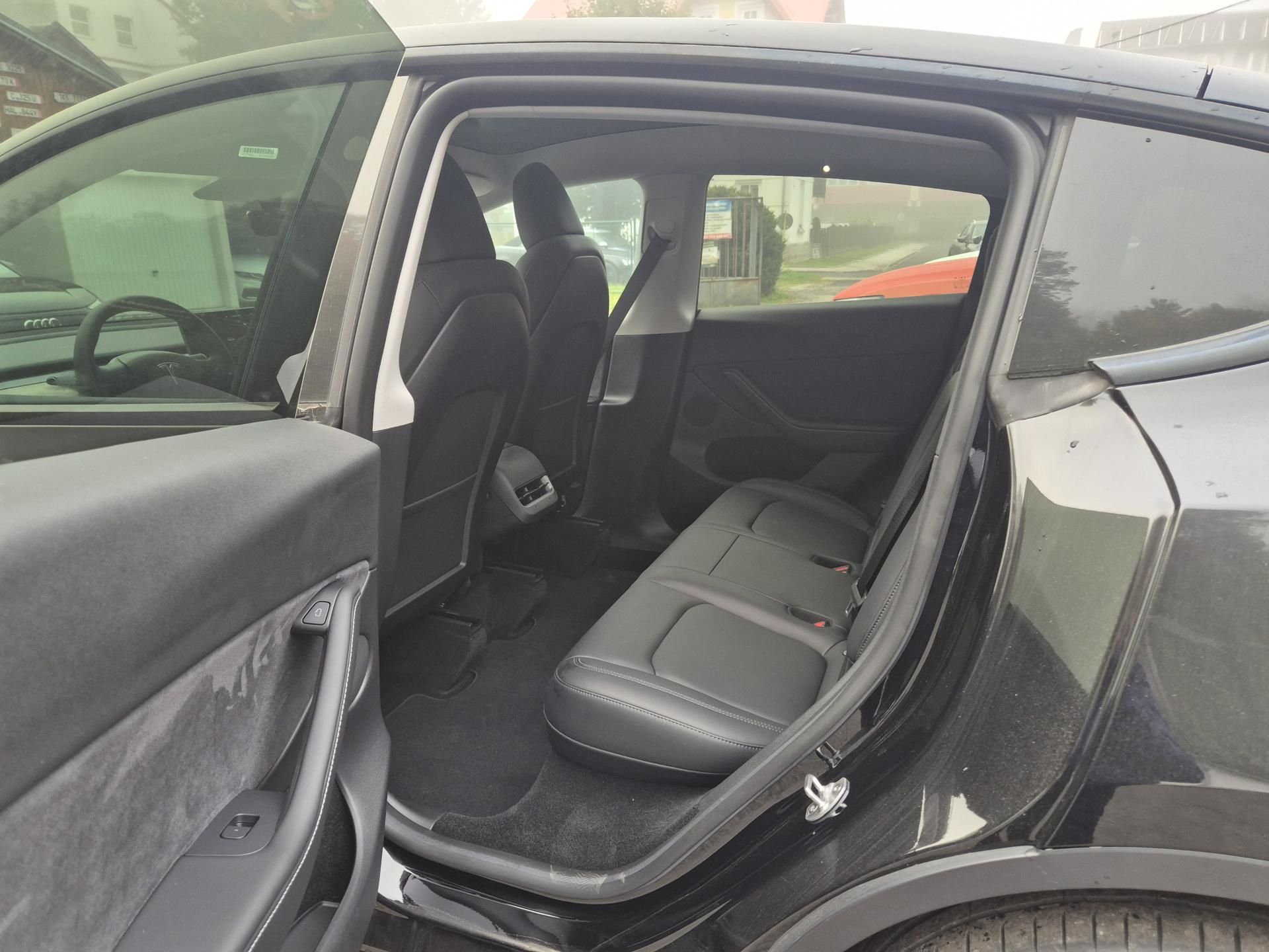 Tesla Model Y, RWD 220kw SOH 94,1 % - fotka 4
