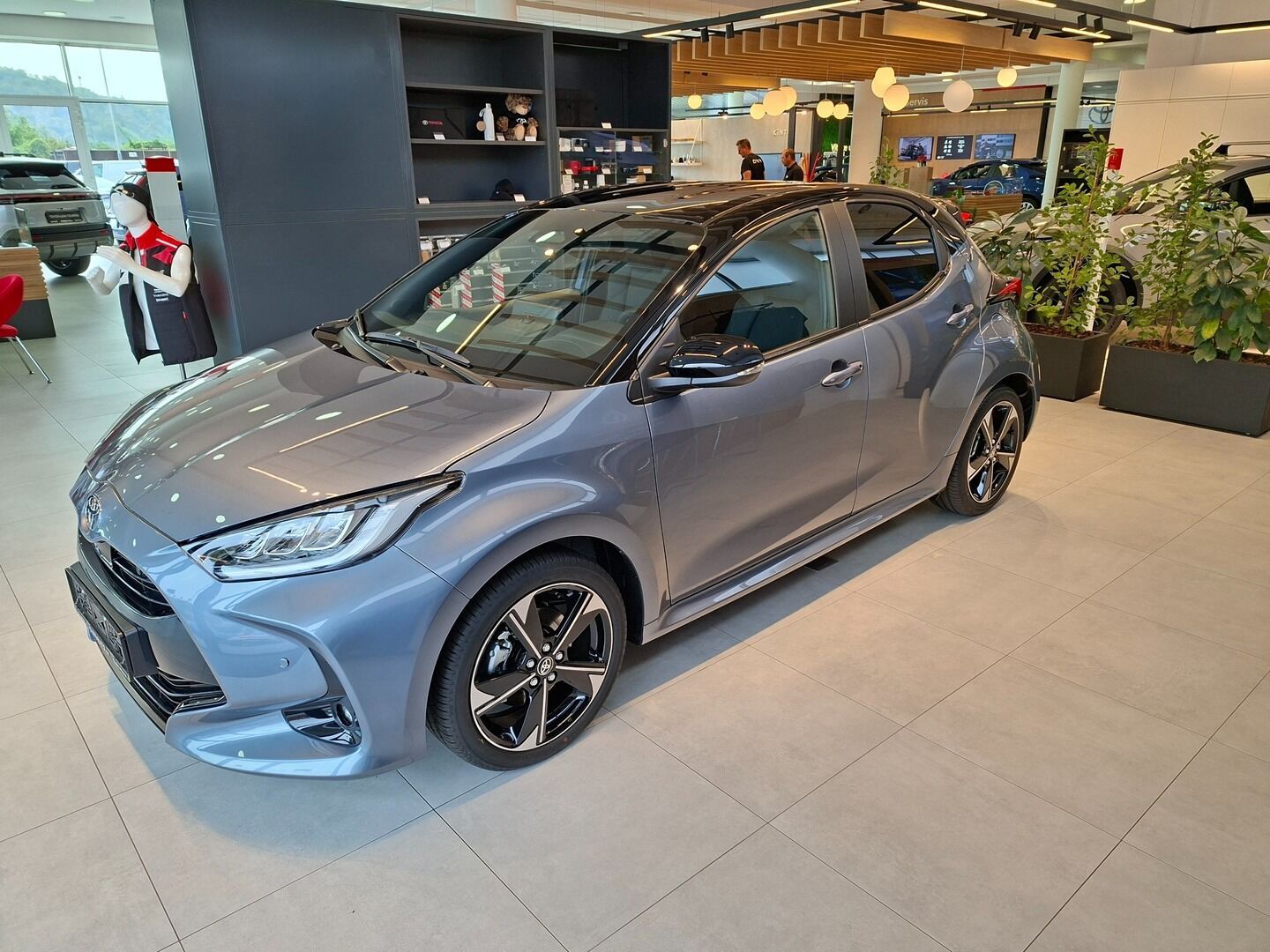 Toyota Yaris, 1.5 130K HEV Executive - fotka 3