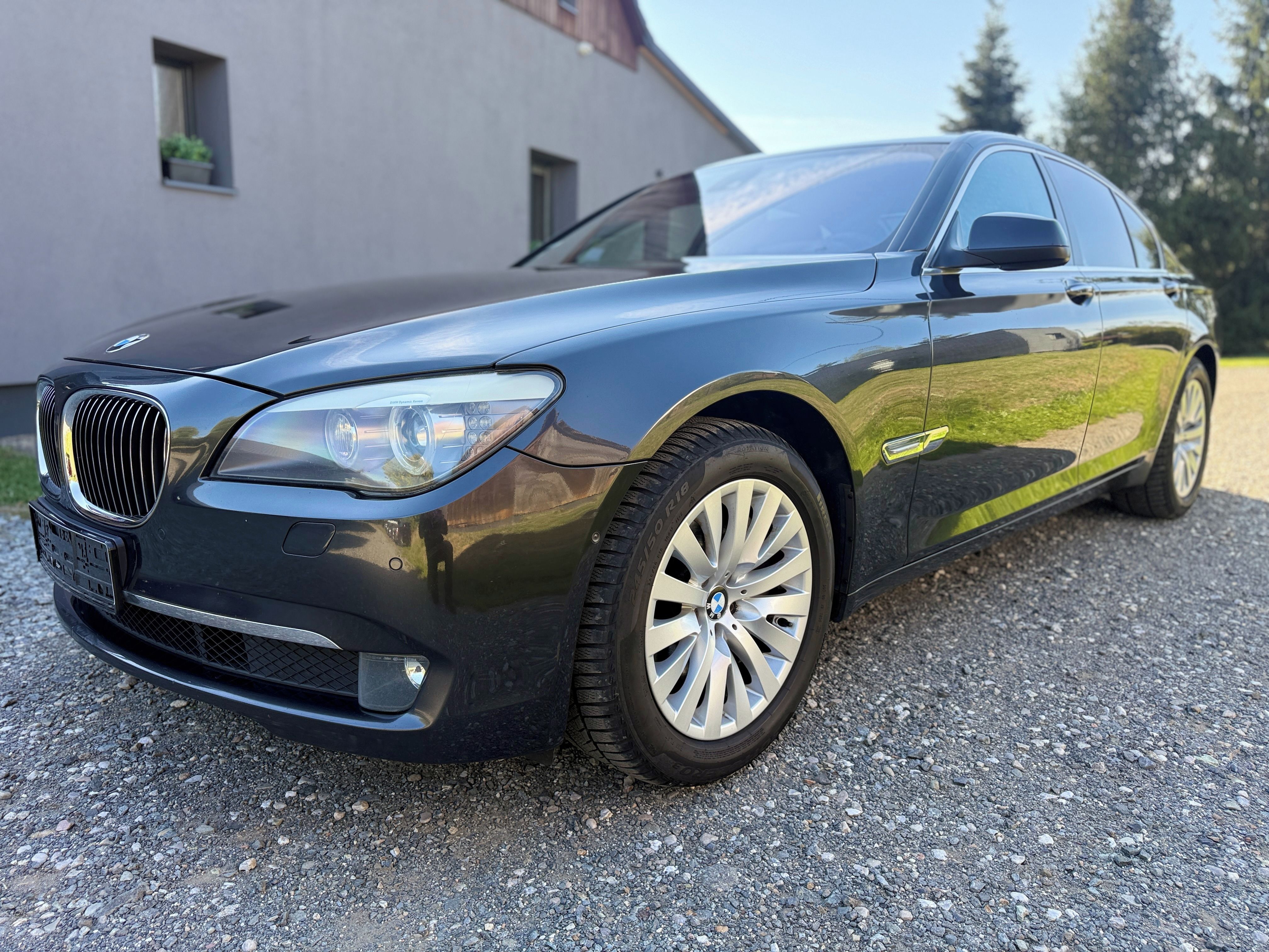 BMW Řada 7, 750i, Top stav