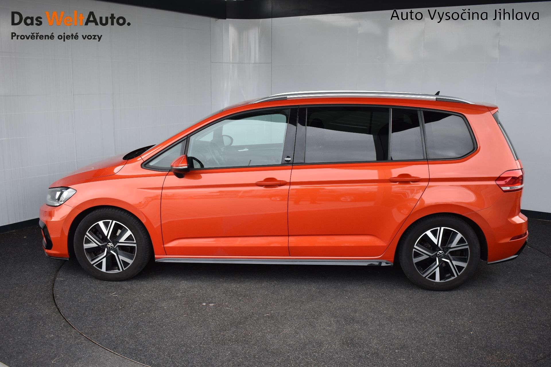 Volkswagen Touran, R-Line 1,4 TSI DSG 110kW tažné - fotka 3