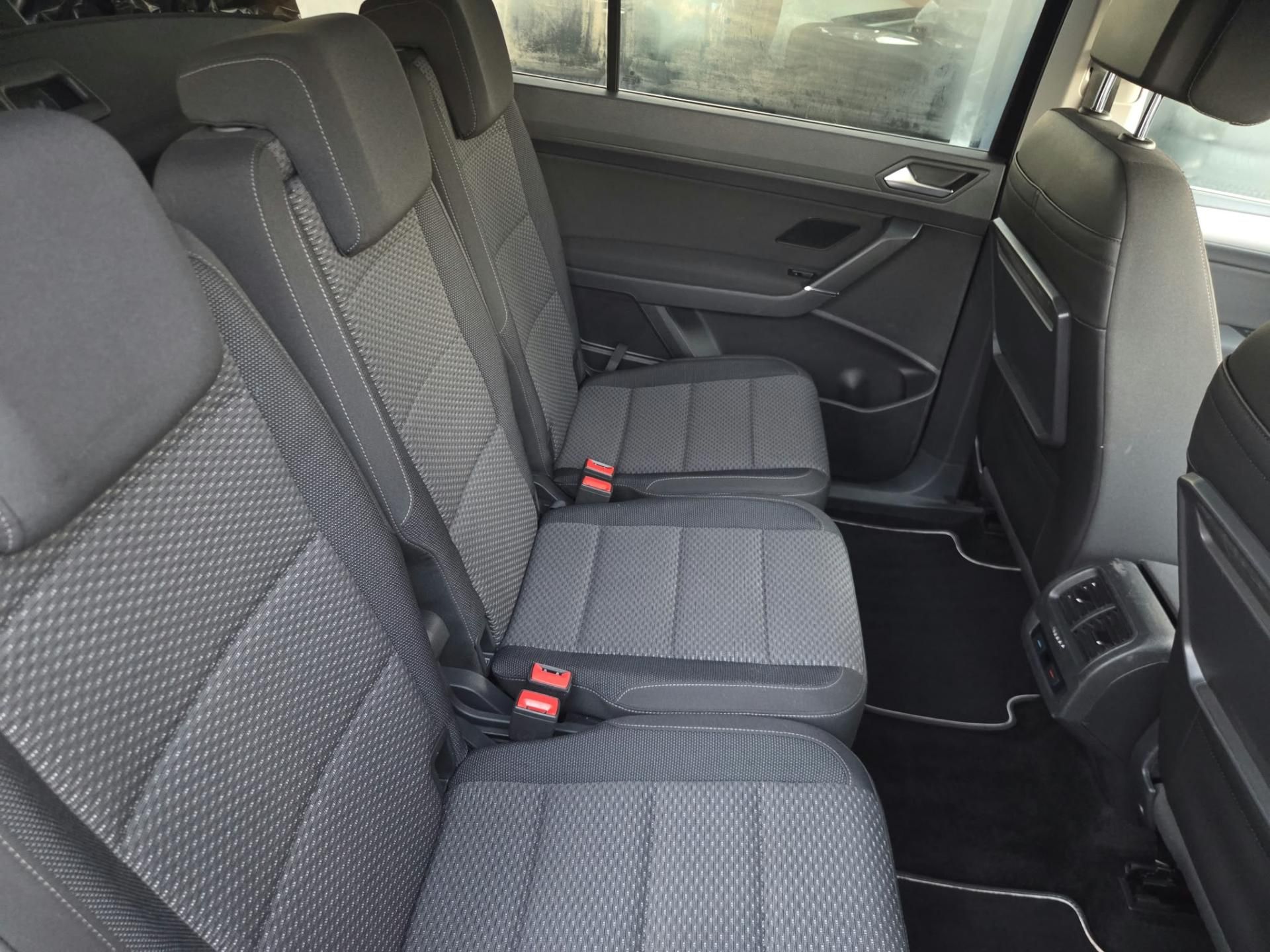 Volkswagen Touran, 1.5 TSI  7 MÍST - fotka 6