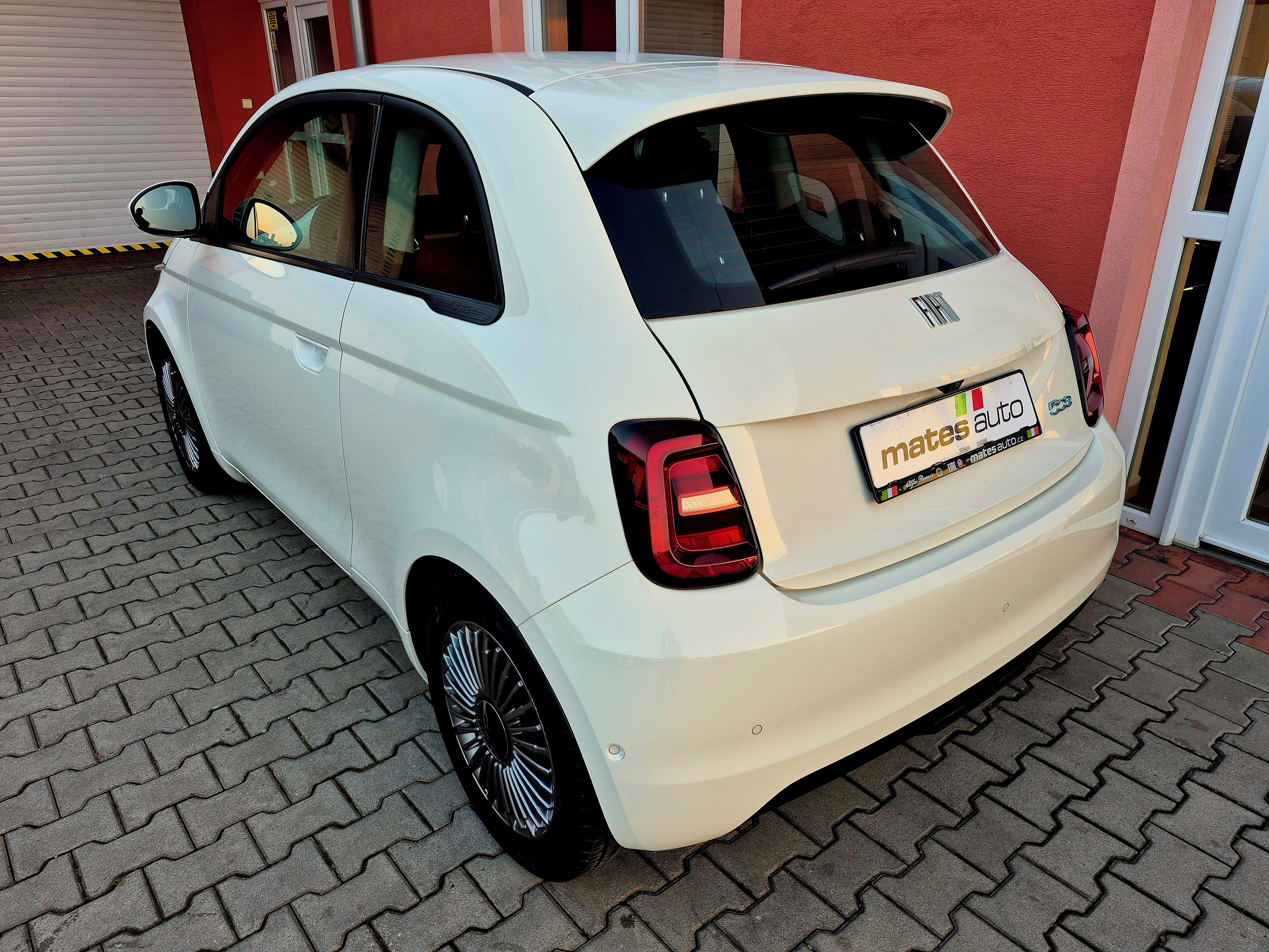 Fiat 500E, 87 kW / 42 kWh ICON SOH 96% - fotka 5