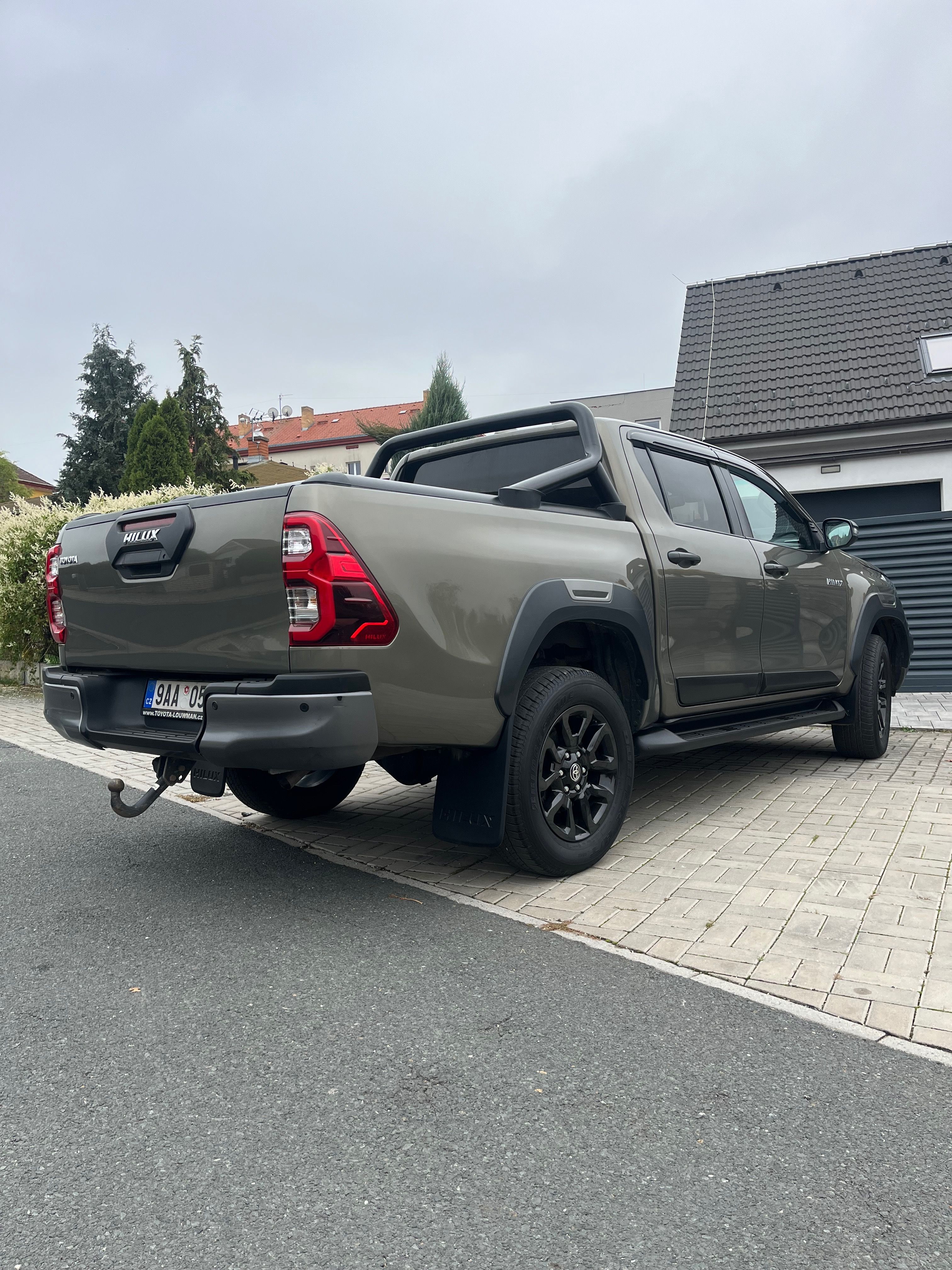 Toyota Hilux, 2.8 150 kW – INVICIBLE | 4x4 - fotka 5