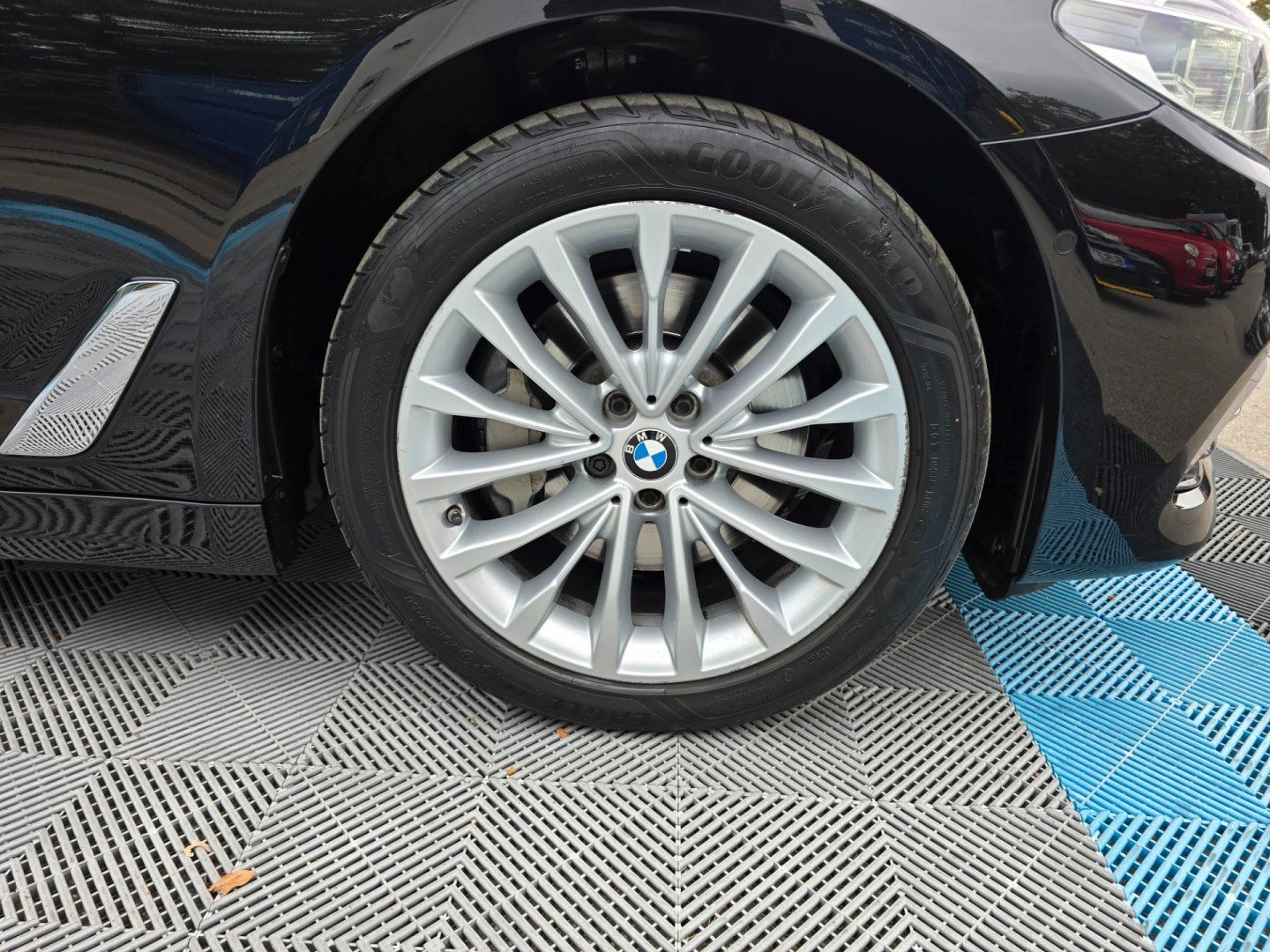 BMW Řada 5, 530d xDrive/ČR/2.MAJ/LUXURY - fotka 6