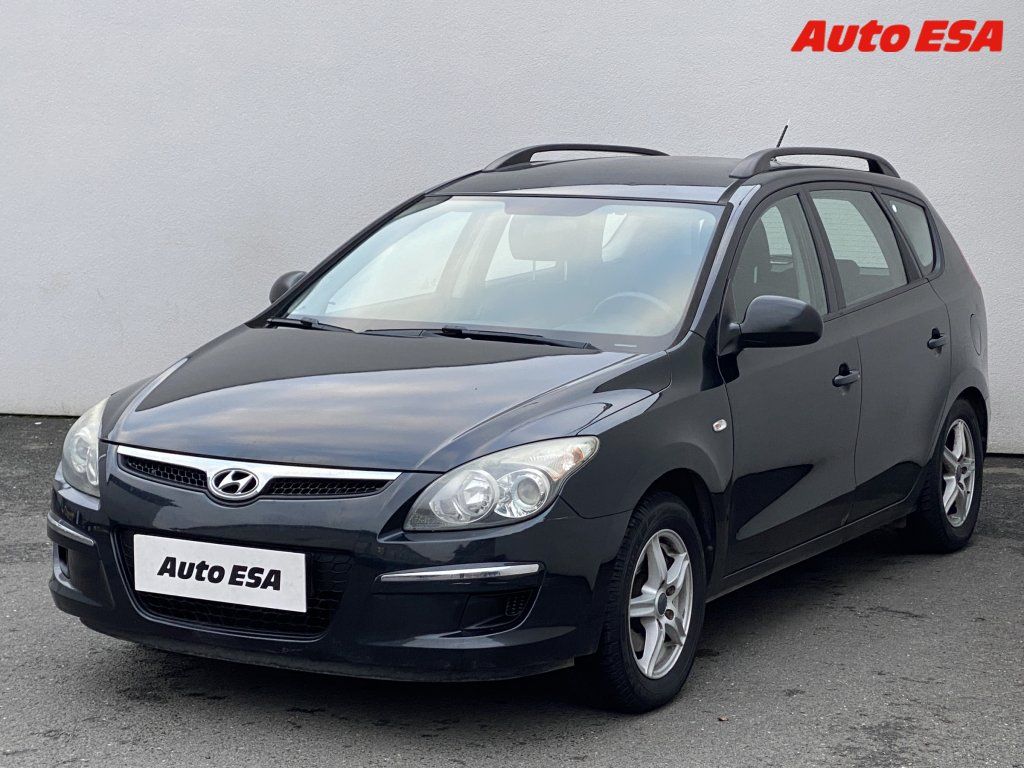 Hyundai i30, 1.6 CRDI,AC,tažné - fotka 3