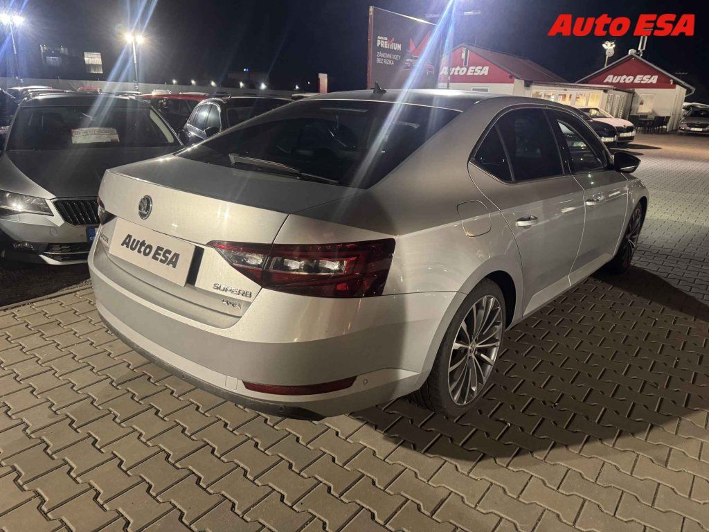 Škoda Superb, 2.0TDi - fotka 2
